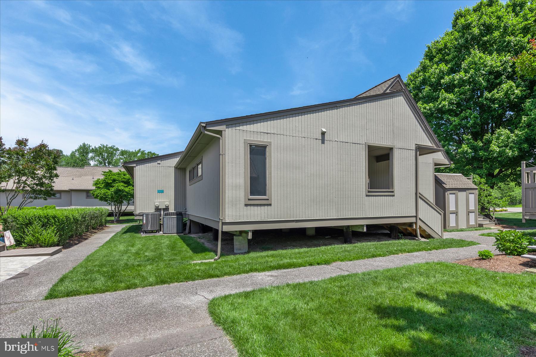 SEA COLONY WEST - Residential
