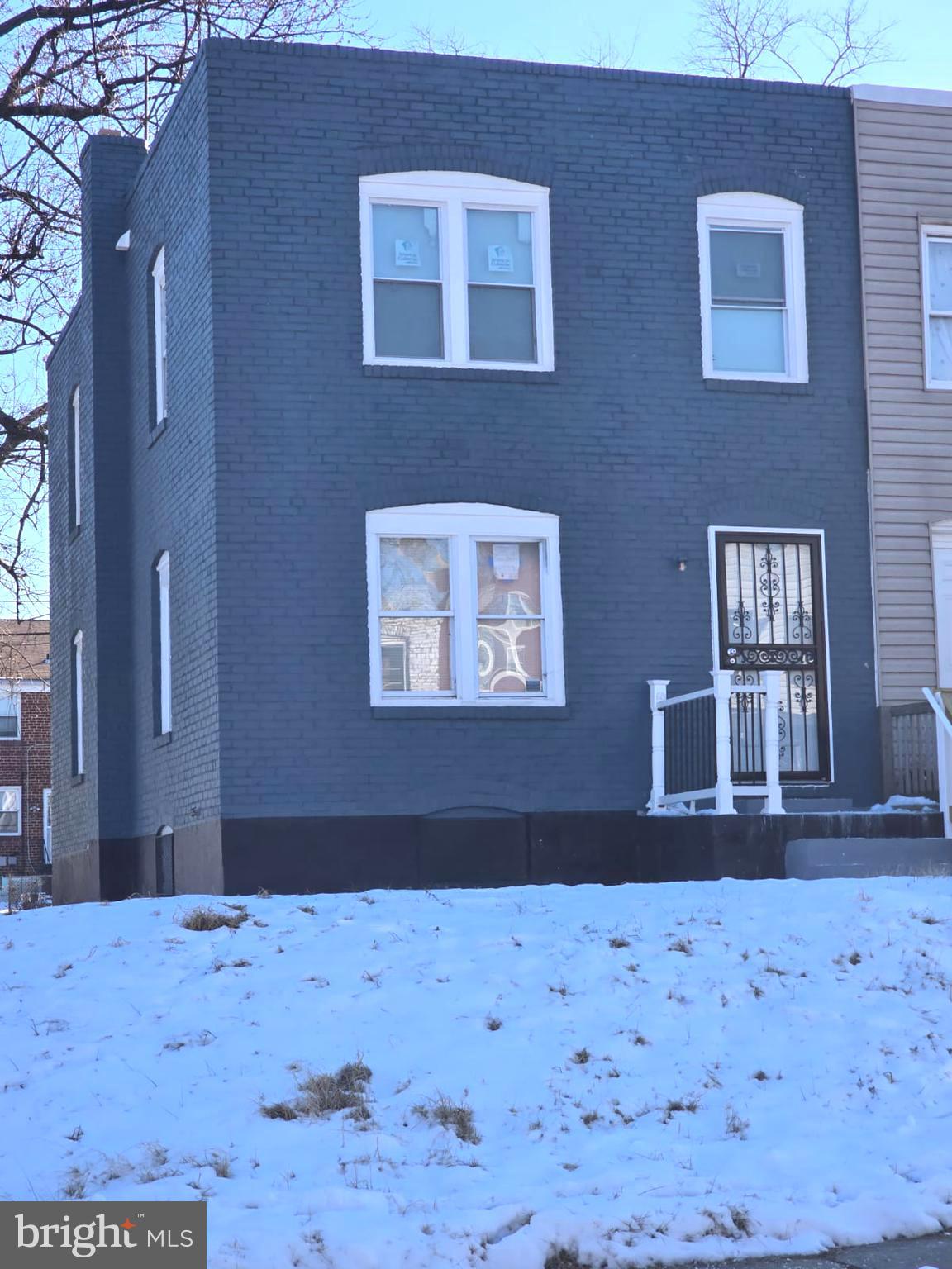 Welcome to 4201 Audrey Ave into a elegantly done renovation. This 2 unit beauty is composed of 2 bedrooms one bath each unit. The lower level unit has  a basement equipped with washer and dryer hook-ups, awaiting your favorite laundry set installed. Each unit contains  quartz counters, stainless  OTR microwave ovens , Built - In cooktops, Hot Water Heaters and HVAC units. Did I mention, all new windows? A lot of thought was put into this very profitable income producing property. 
This is a great opportunity to live in one while using the other to cover the mortgage. 

Unit is move in ready and easy to show.