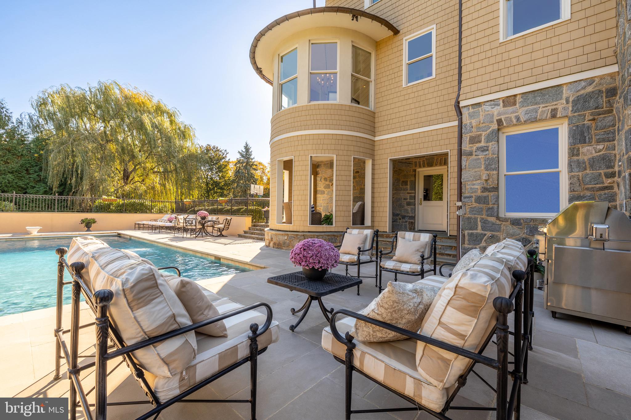 FOREST HILLS - Residential