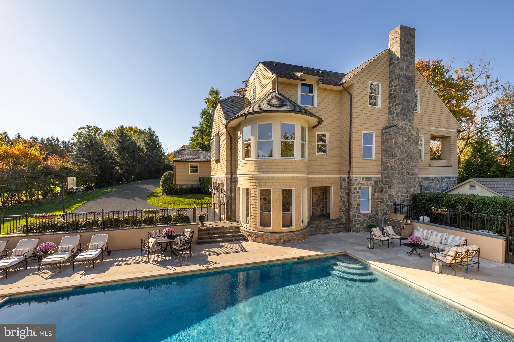 FOREST HILLS - Residential