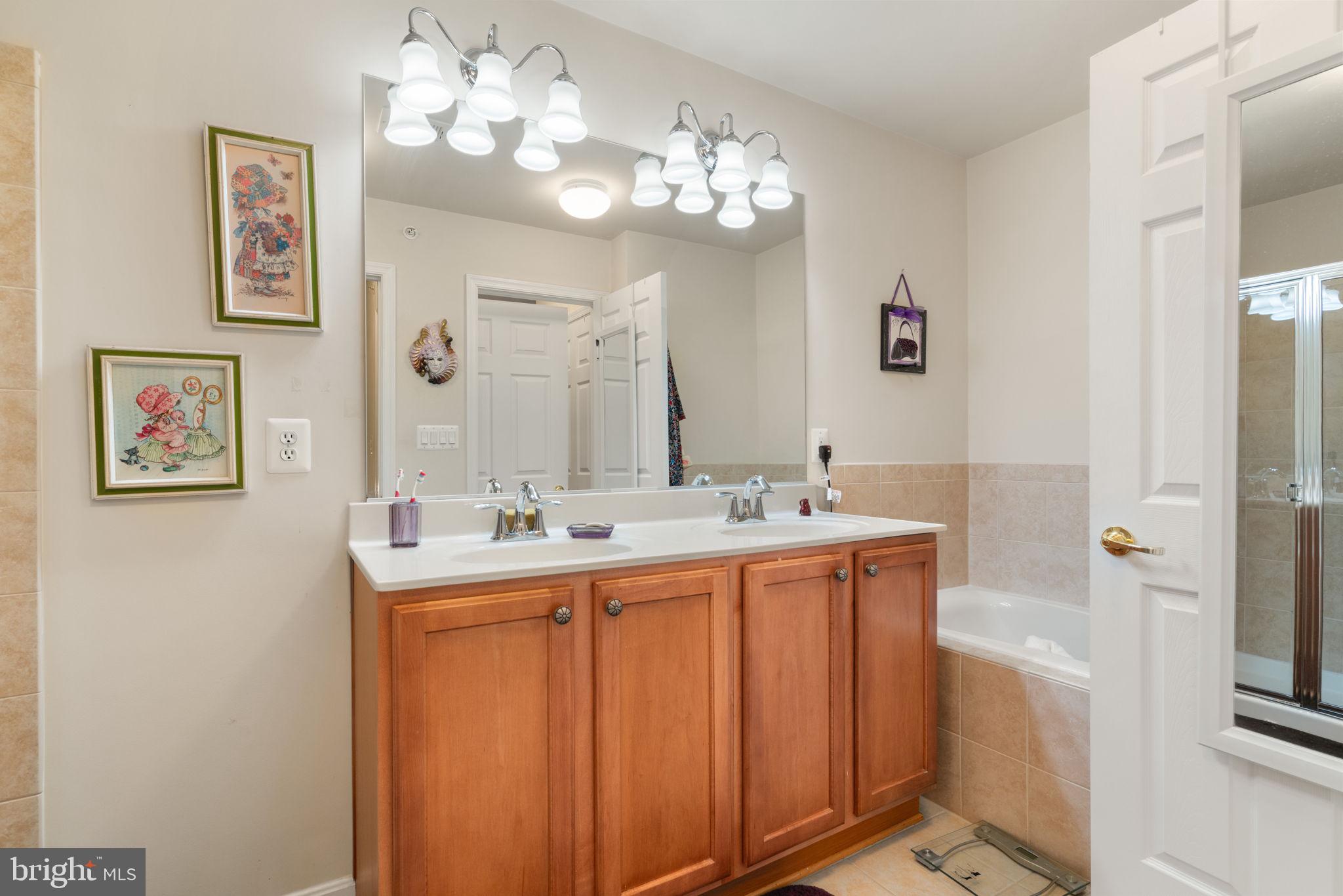 CHATSWORTH VILLAGE CONDO - Residential