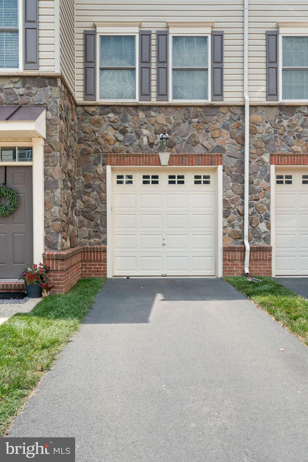 CHATSWORTH VILLAGE CONDO - Residential