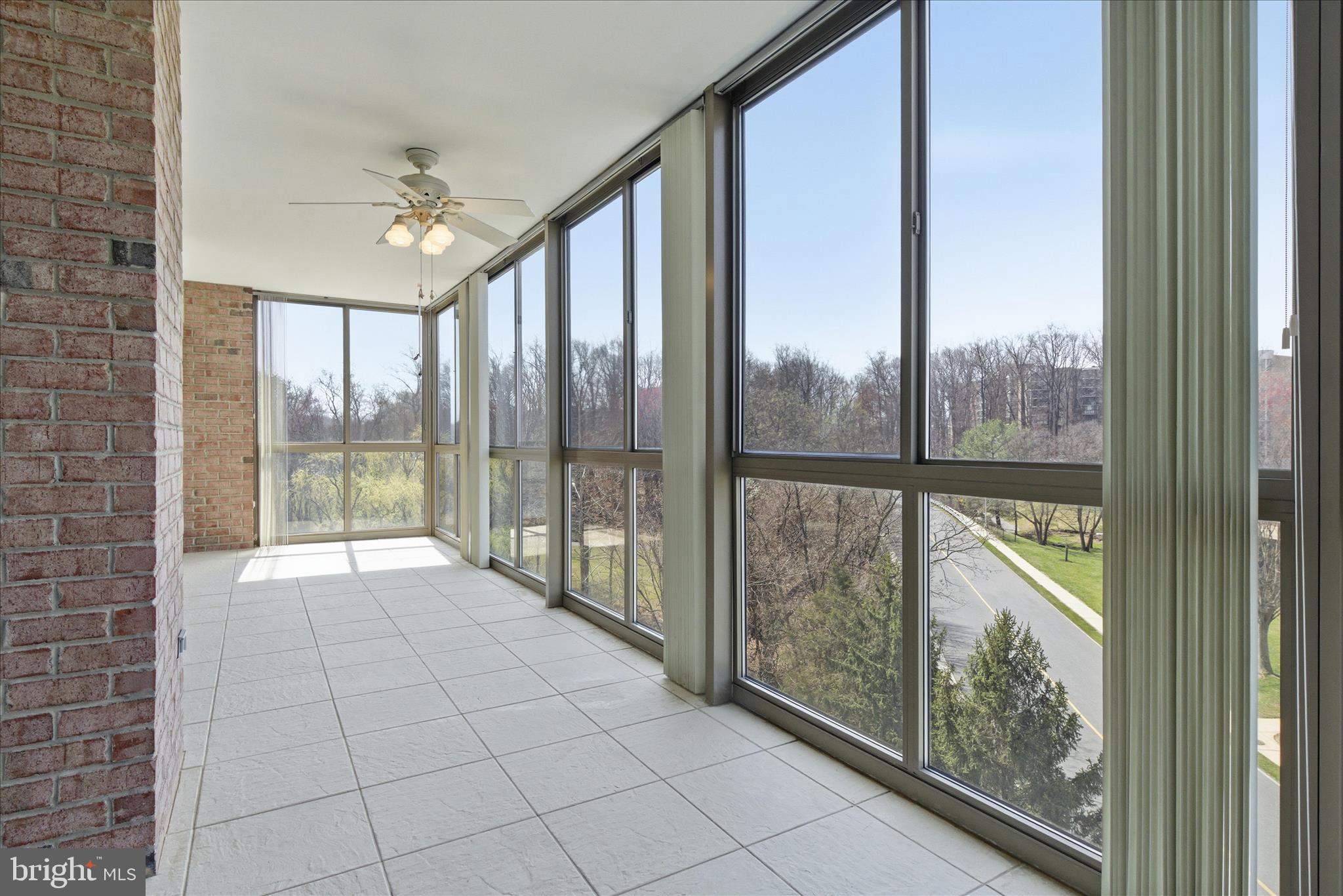 VANTAGE POINT WEST AT LW - Residential