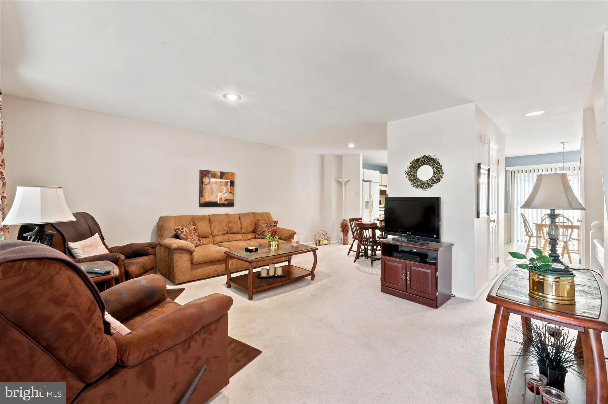 CAMBRIDGE SQ - Residential