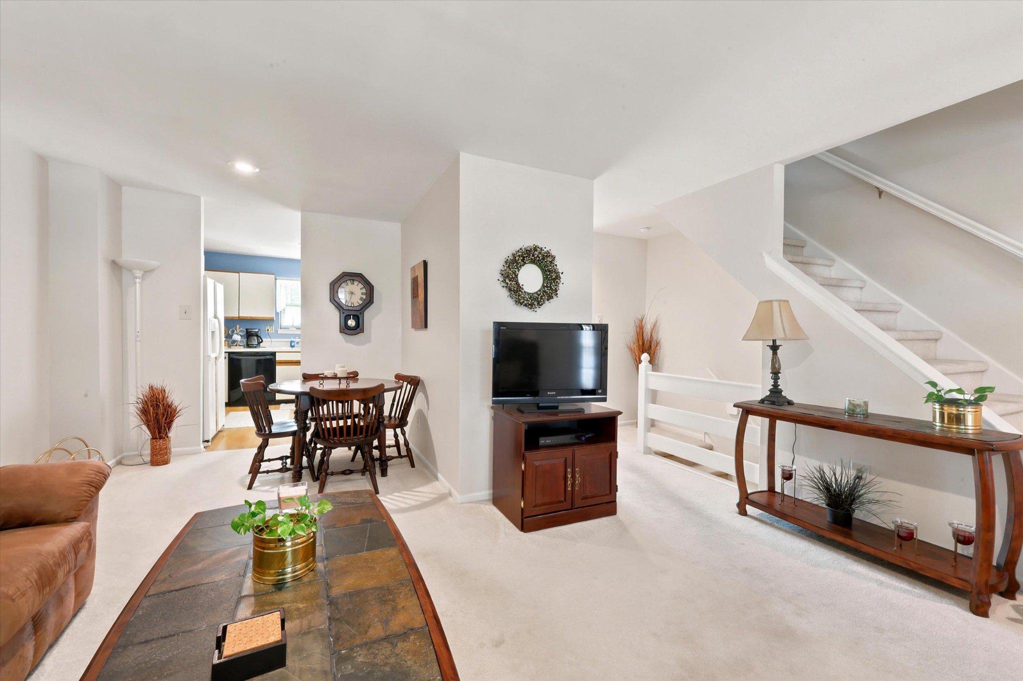 CAMBRIDGE SQ - Residential