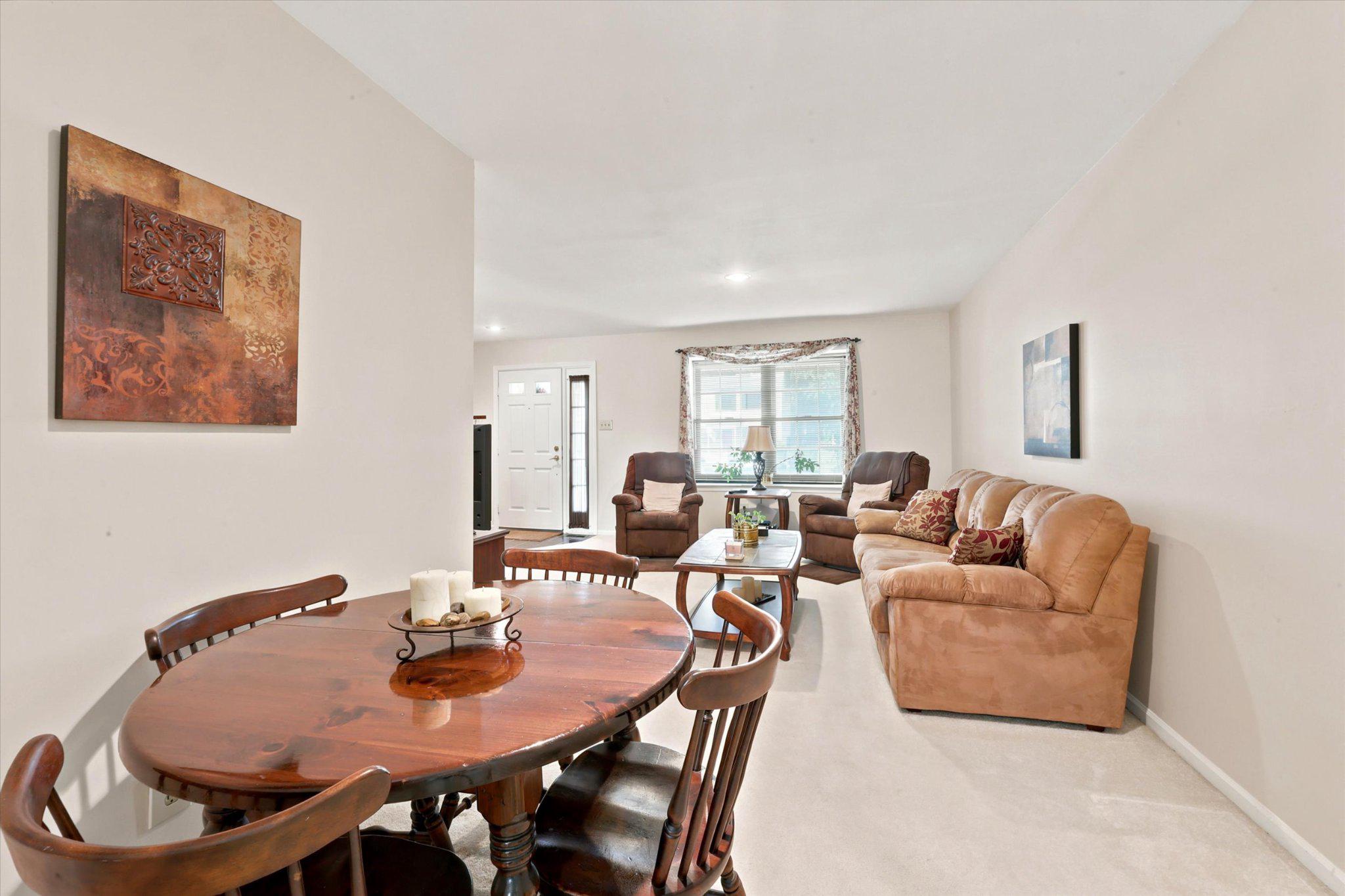 CAMBRIDGE SQ - Residential