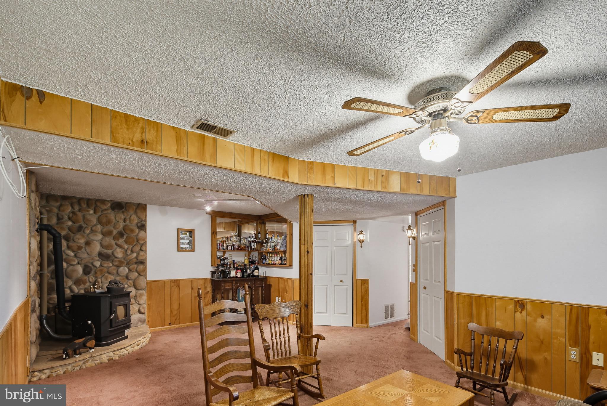 LAWNDALE ACRES - Residential