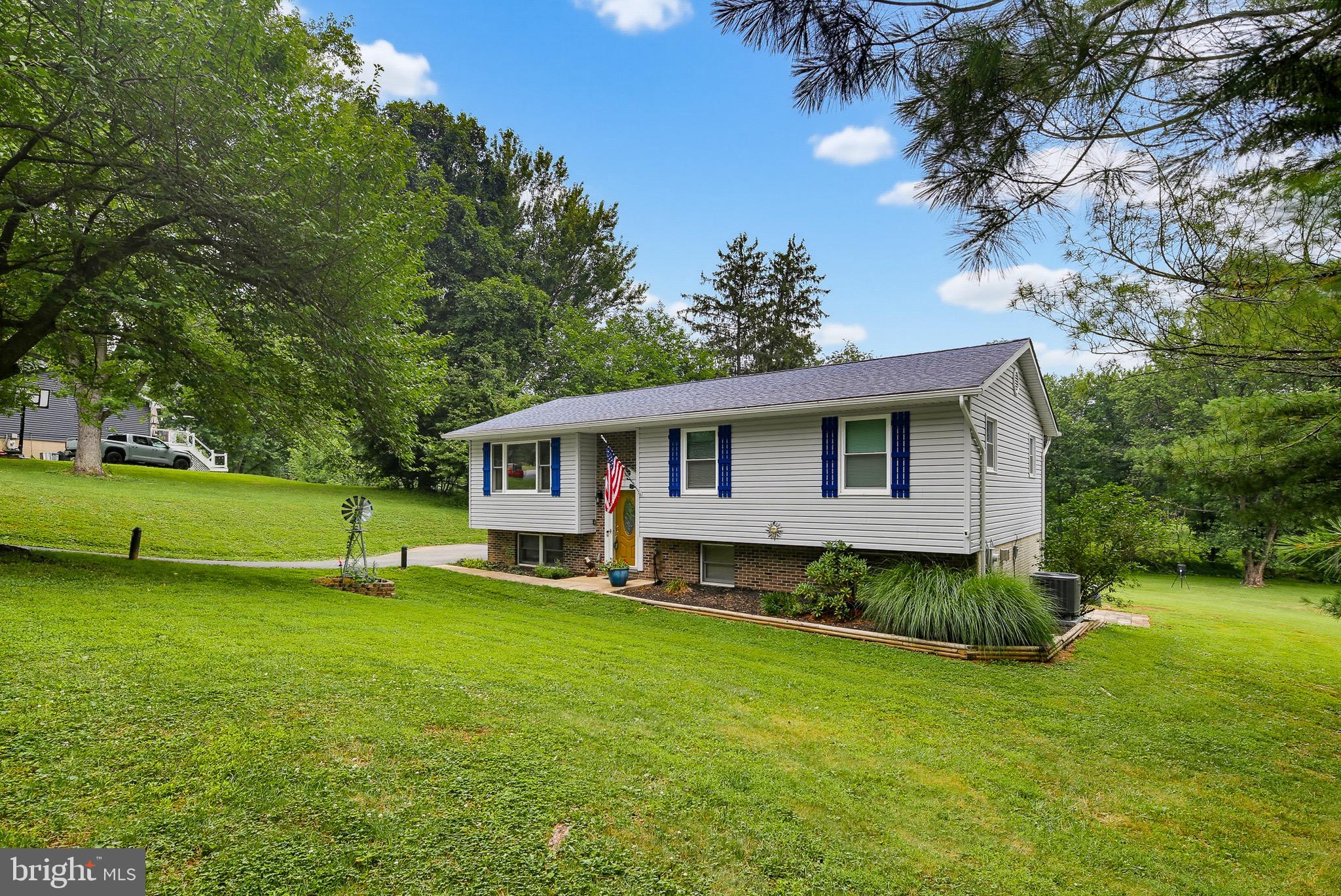 LAWNDALE ACRES - Residential