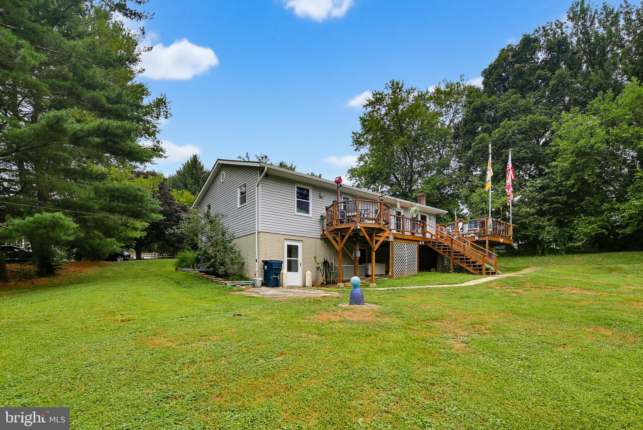 LAWNDALE ACRES - Residential