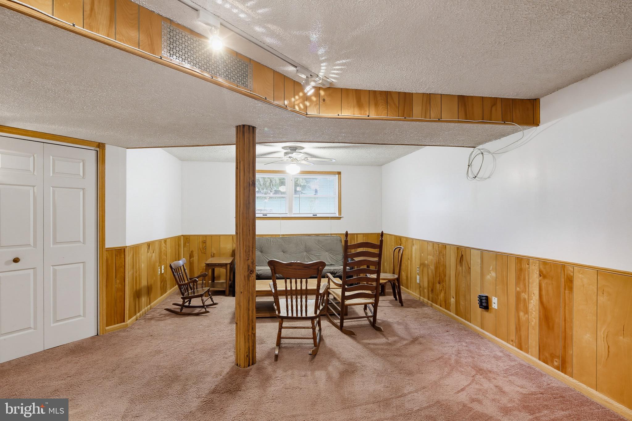 LAWNDALE ACRES - Residential