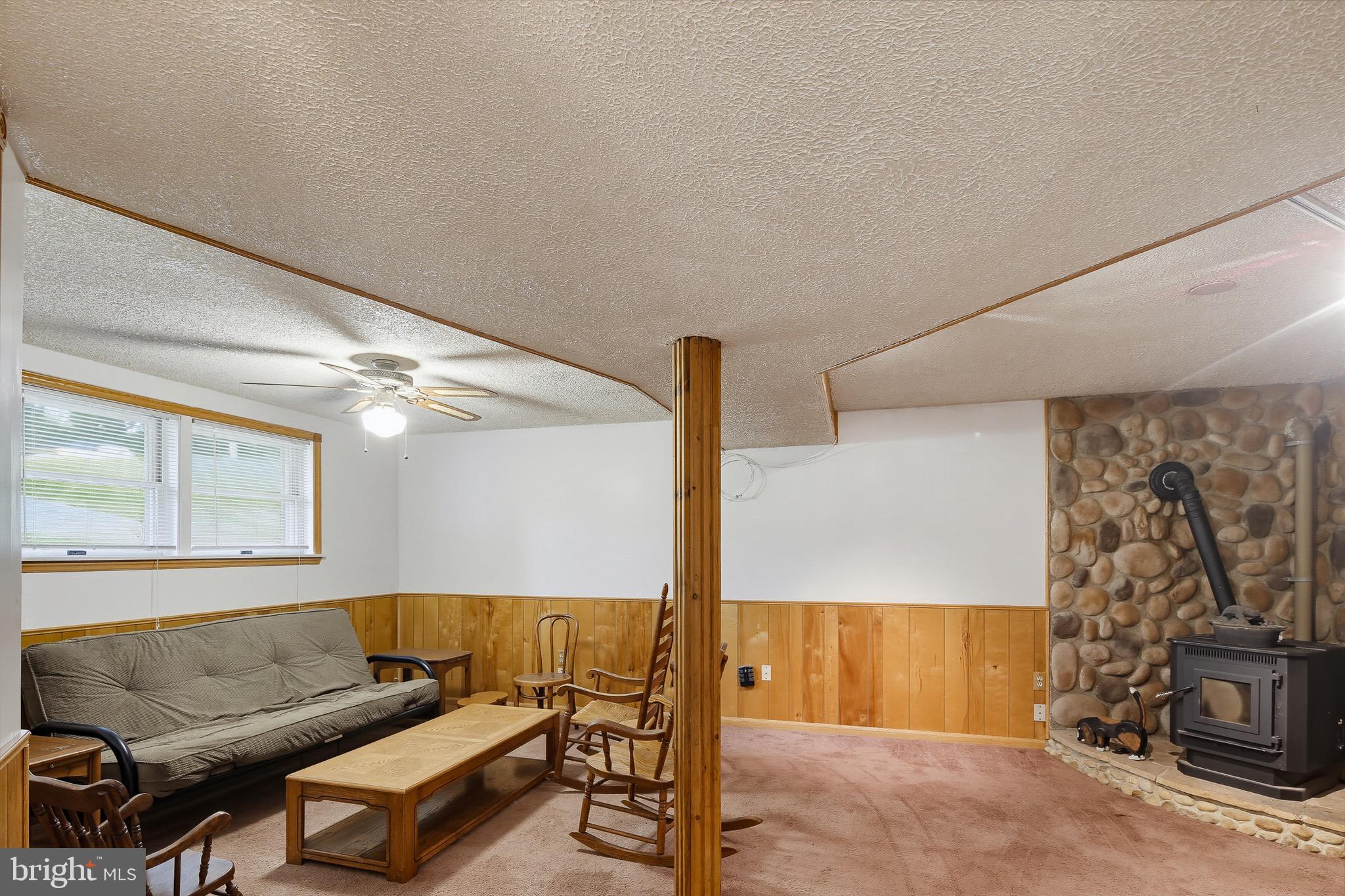LAWNDALE ACRES - Residential