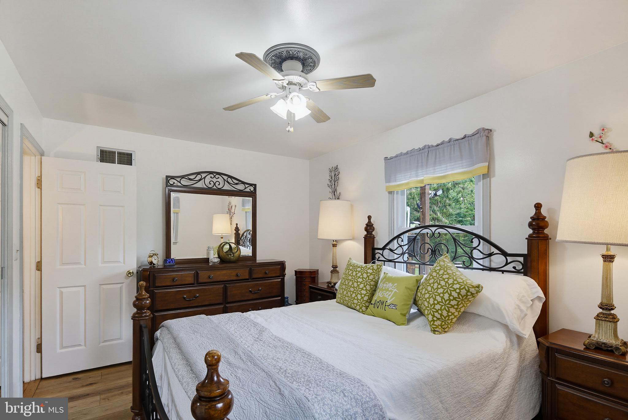 LAWNDALE ACRES - Residential