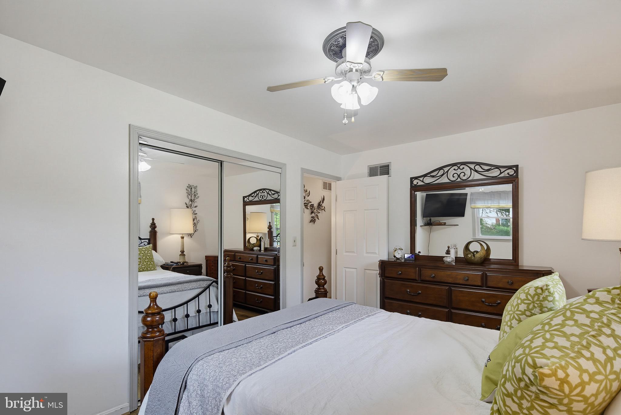 LAWNDALE ACRES - Residential