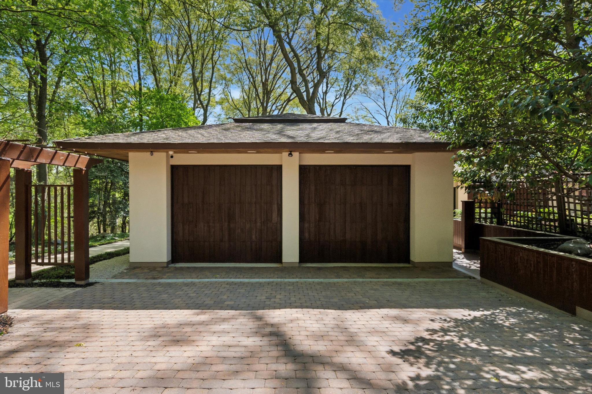 EAST FALLS - Residential