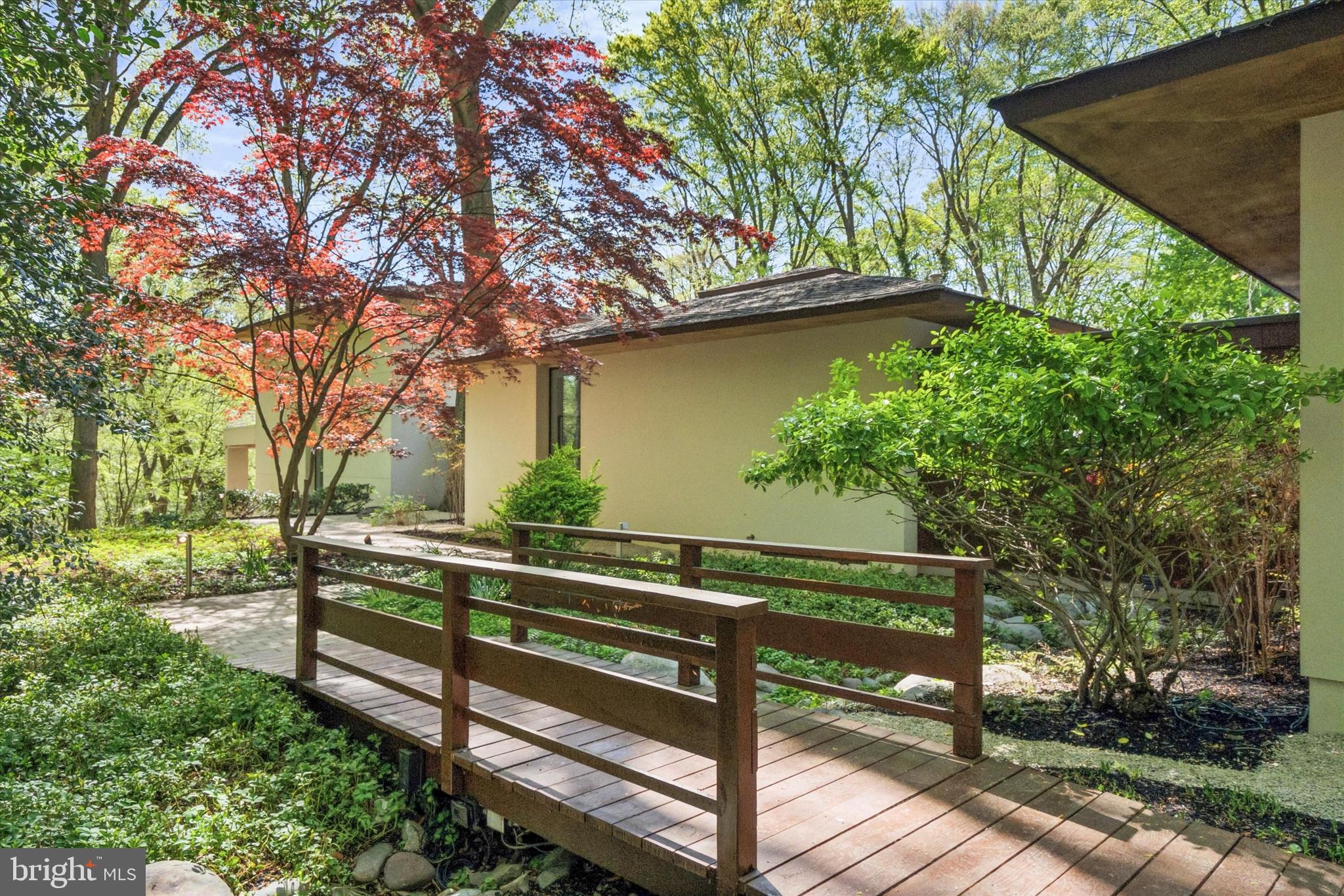 EAST FALLS - Residential