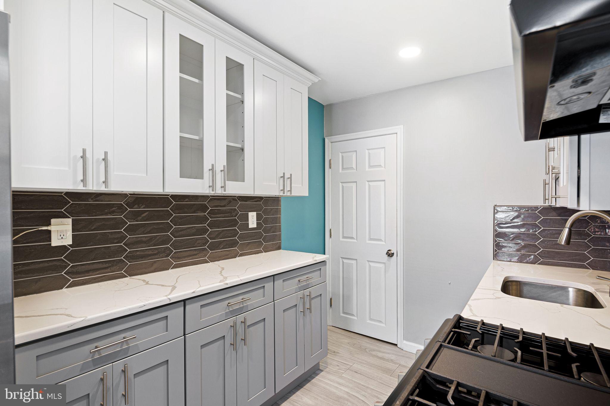 OXFORD CIRCLE - Residential
