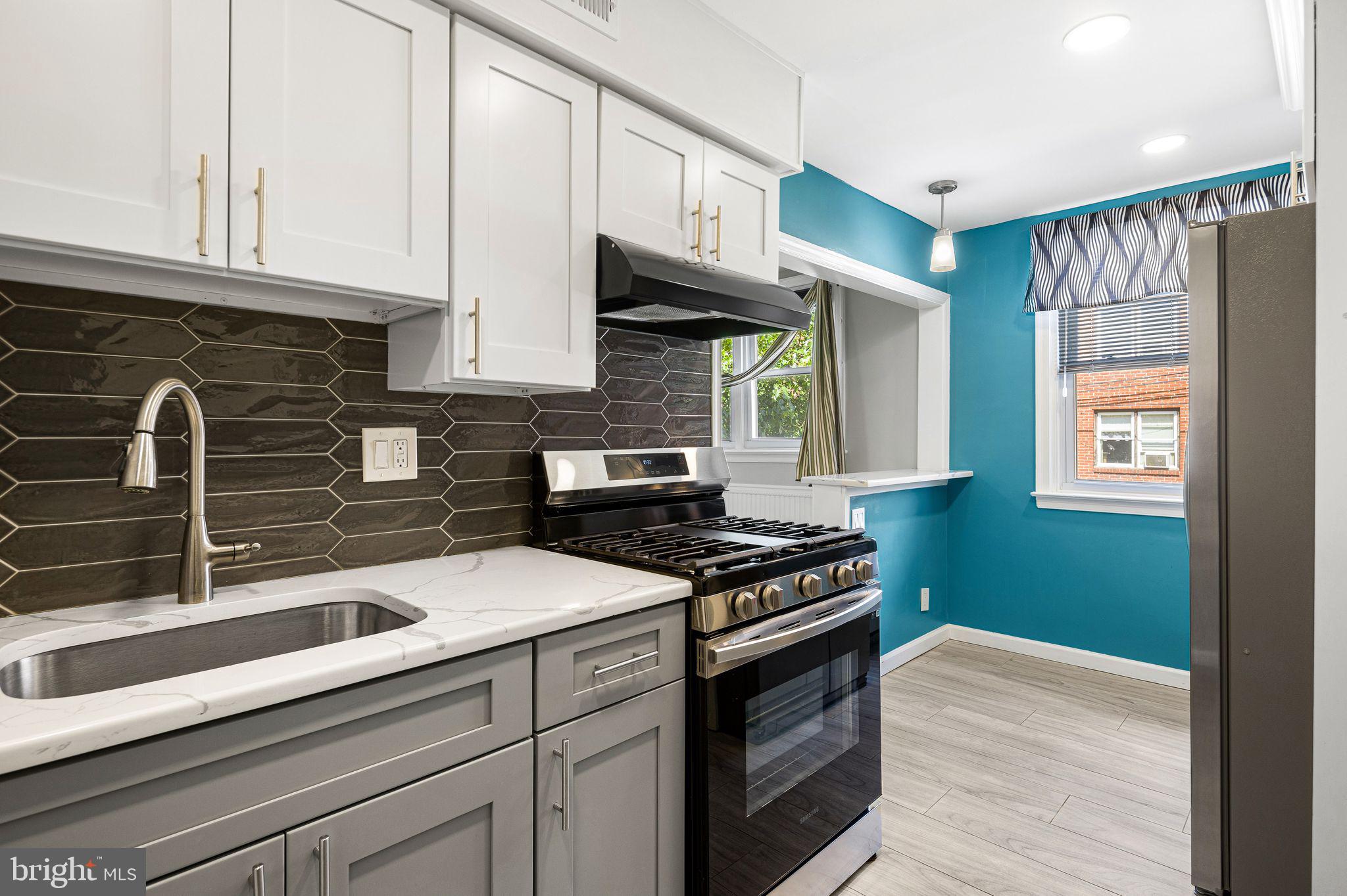 OXFORD CIRCLE - Residential