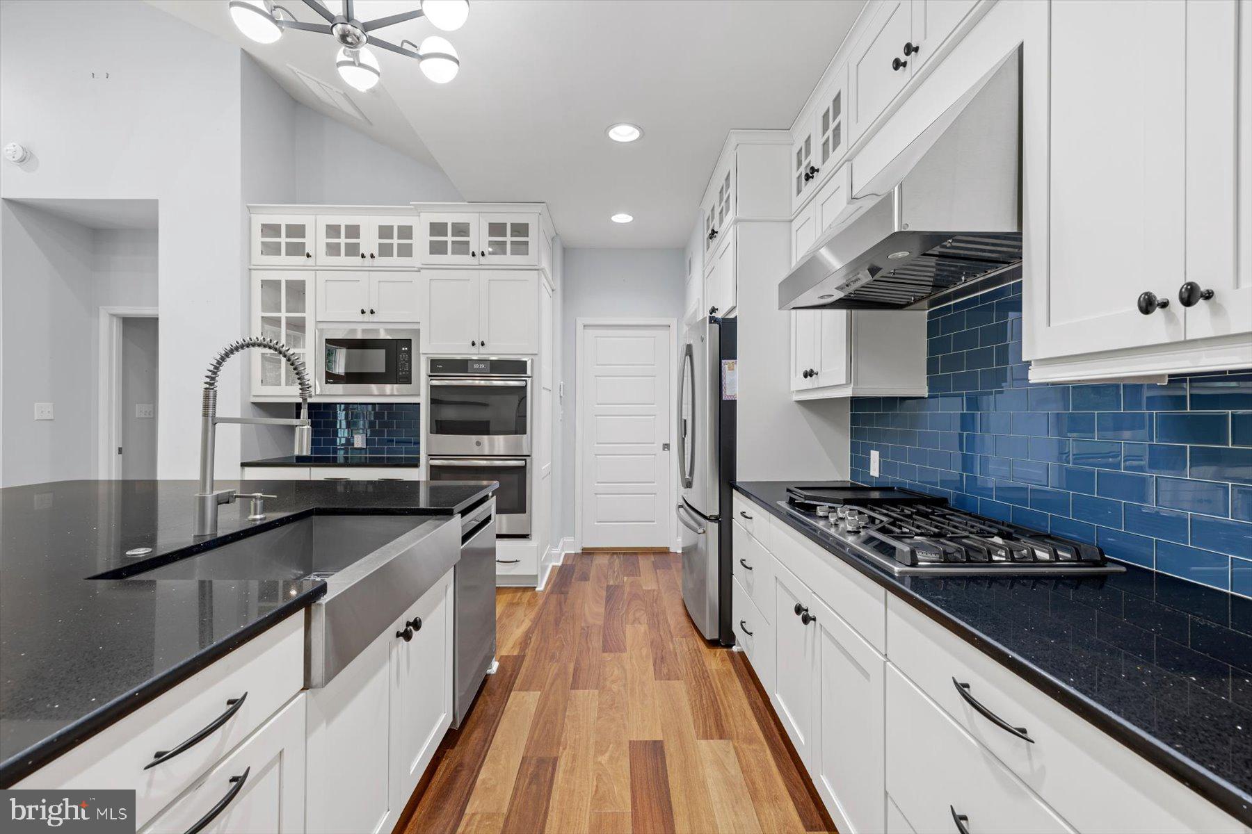 SADDLE RIDGE - Residential