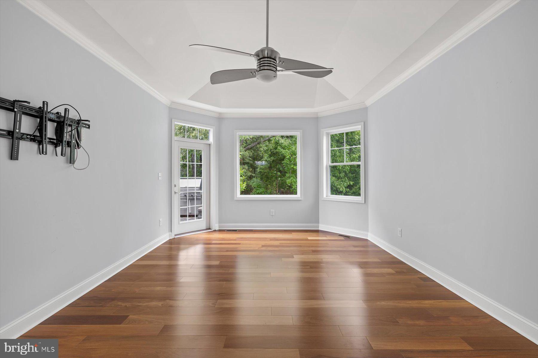 SADDLE RIDGE - Residential