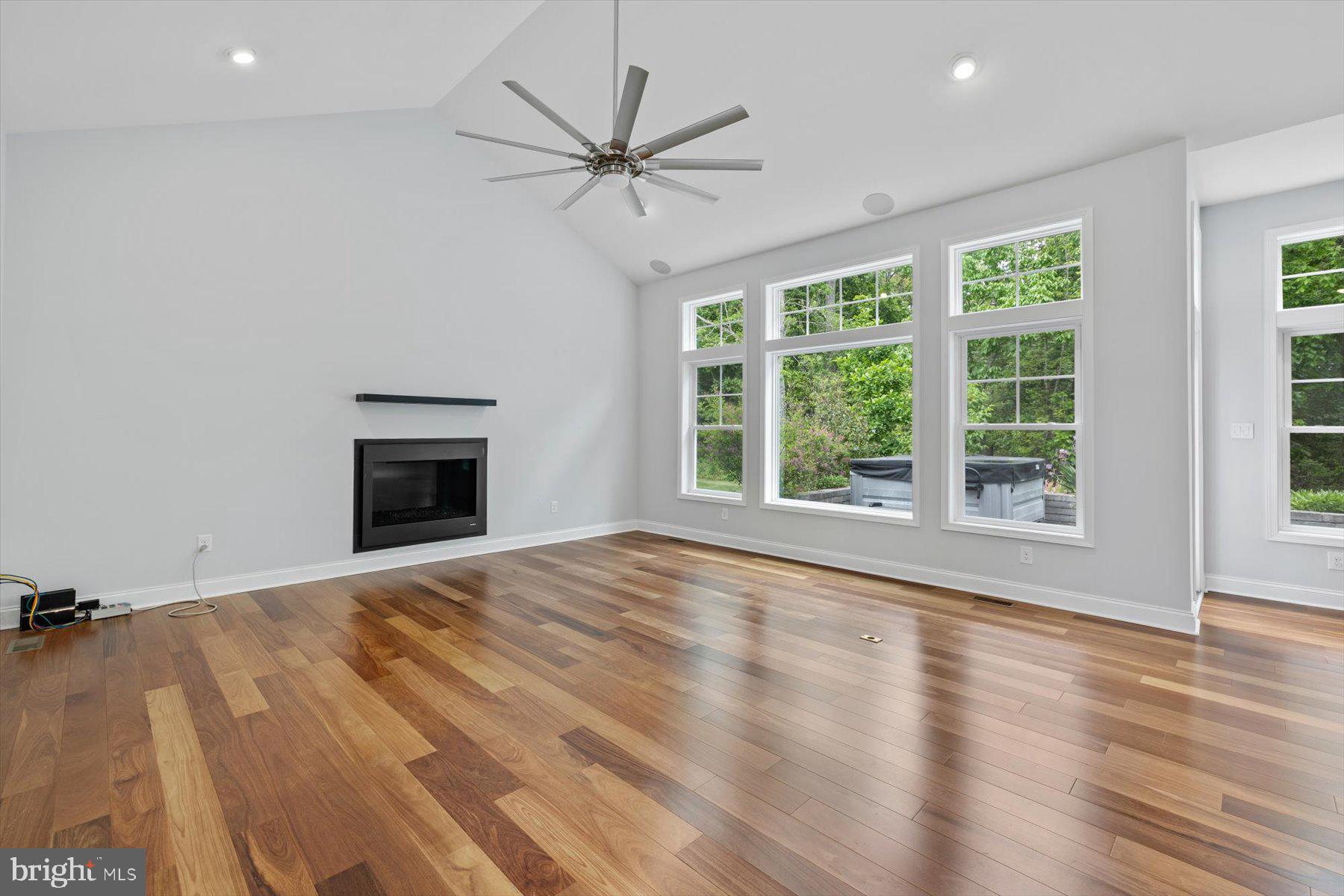 SADDLE RIDGE - Residential