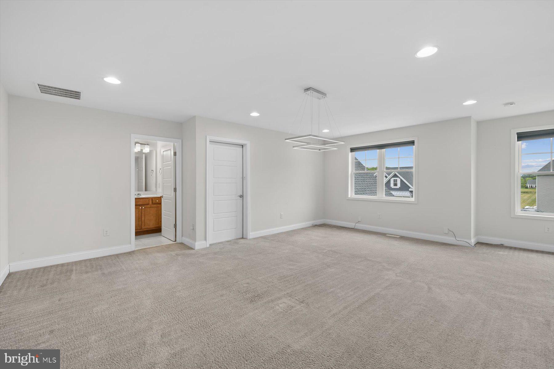 SADDLE RIDGE - Residential