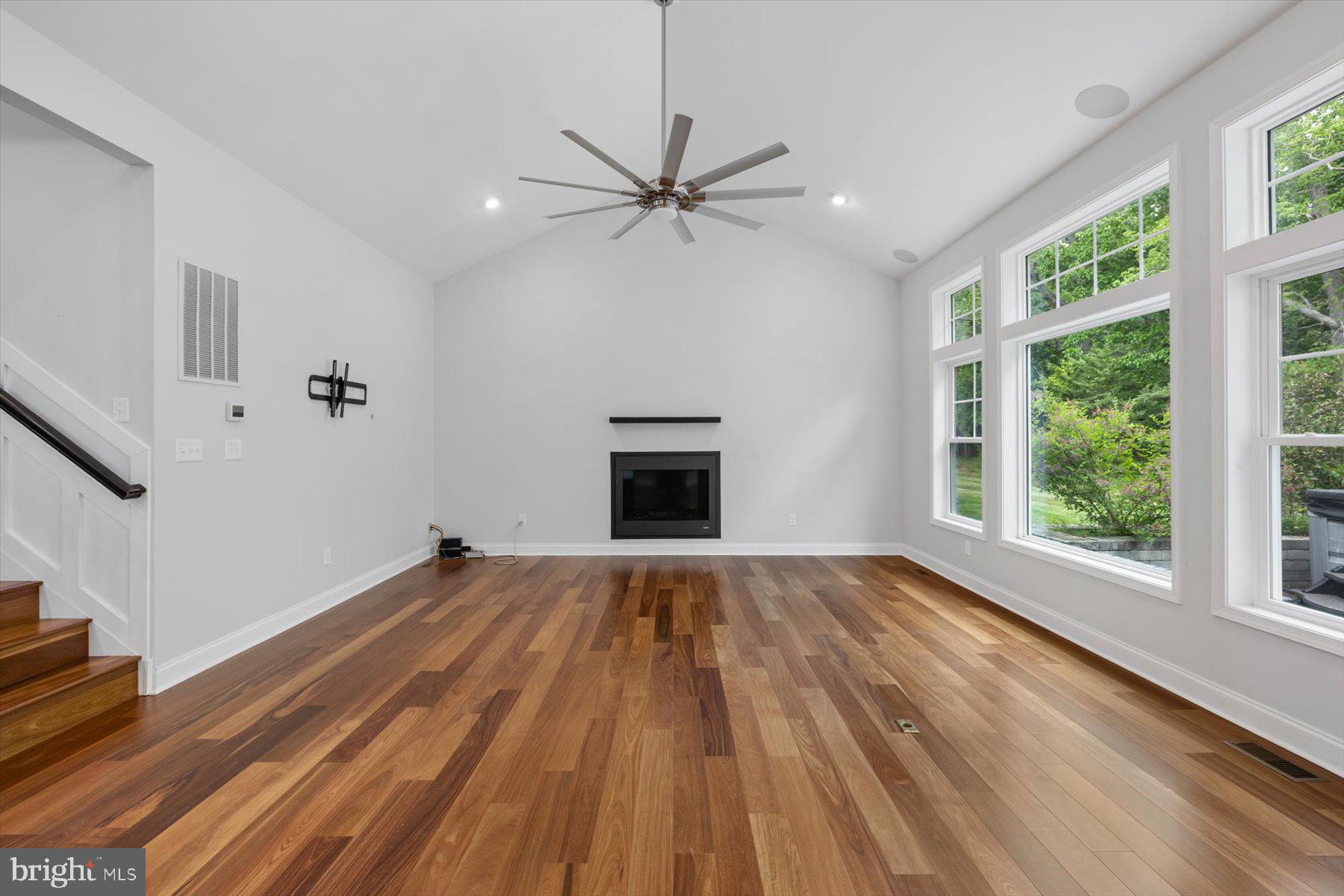 SADDLE RIDGE - Residential