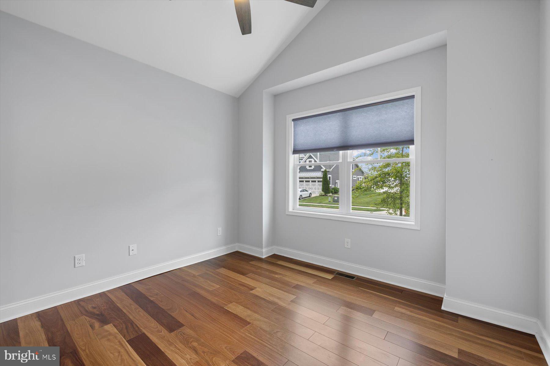 SADDLE RIDGE - Residential