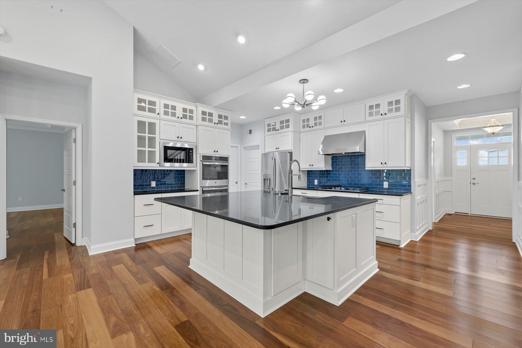 SADDLE RIDGE - Residential