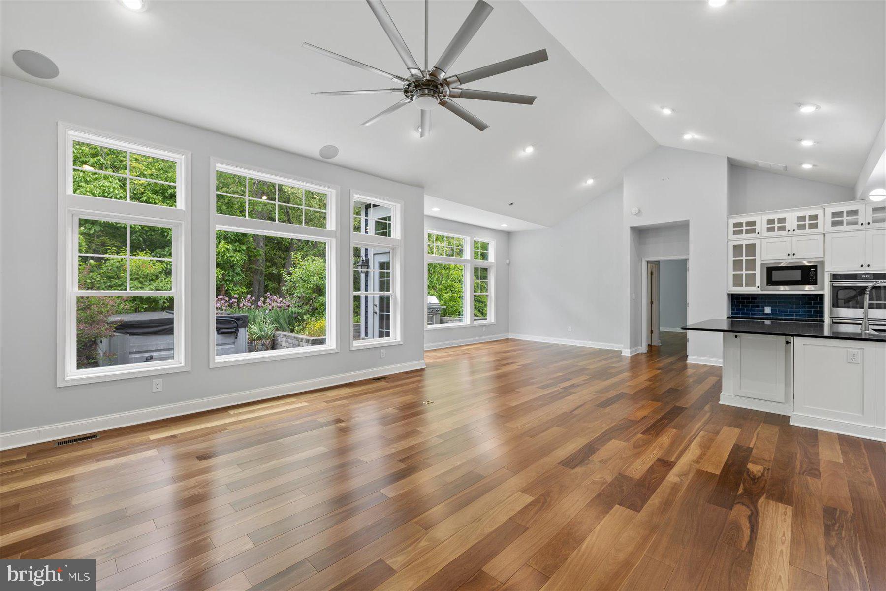 SADDLE RIDGE - Residential
