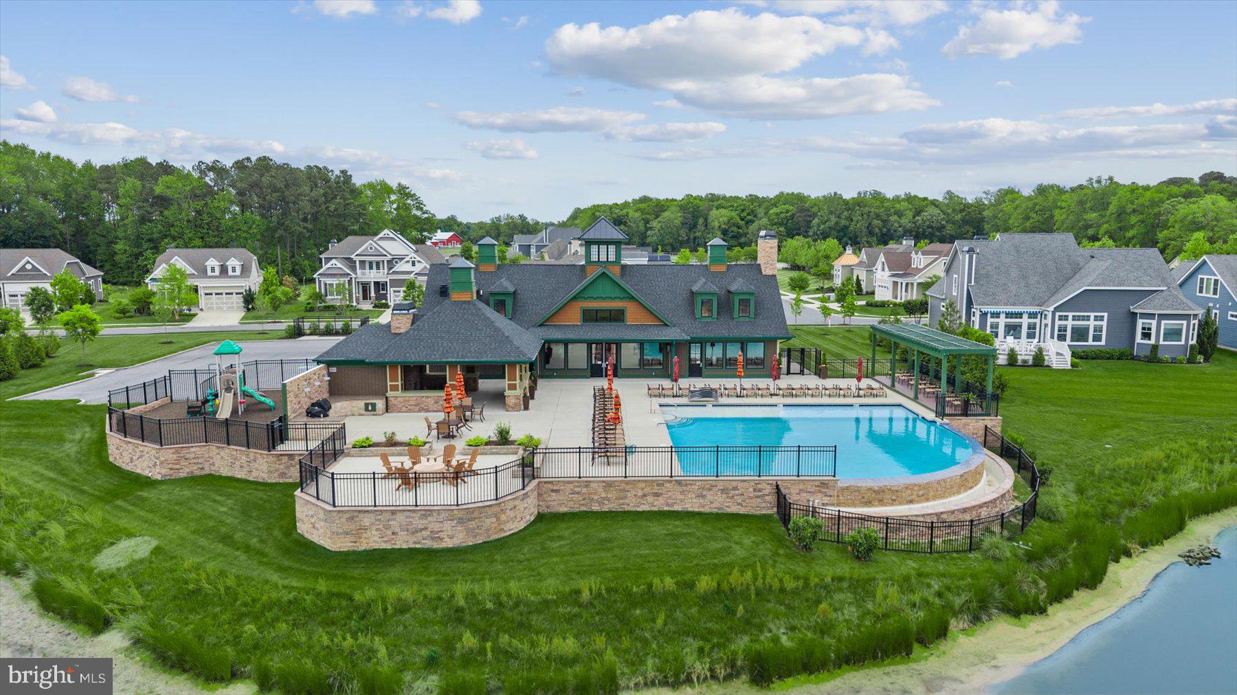SADDLE RIDGE - Residential