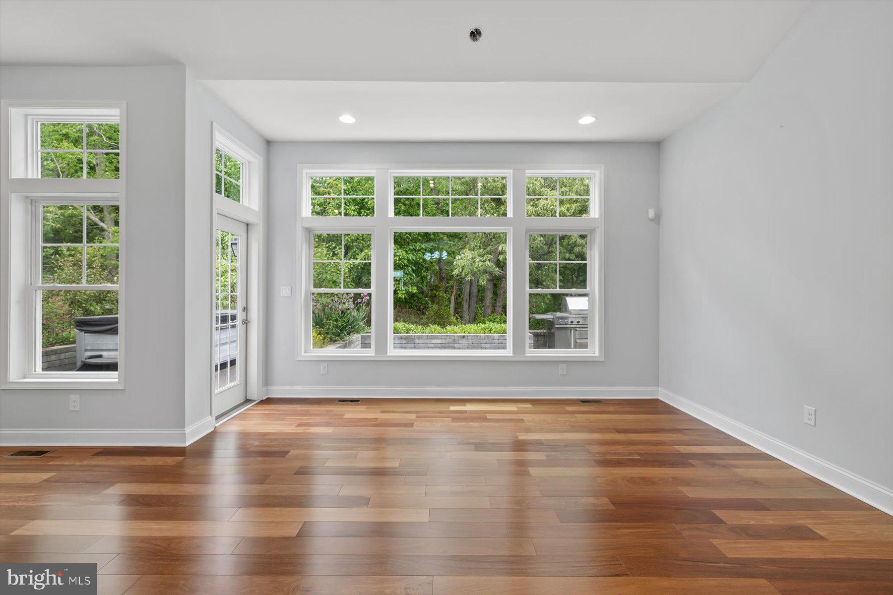 SADDLE RIDGE - Residential