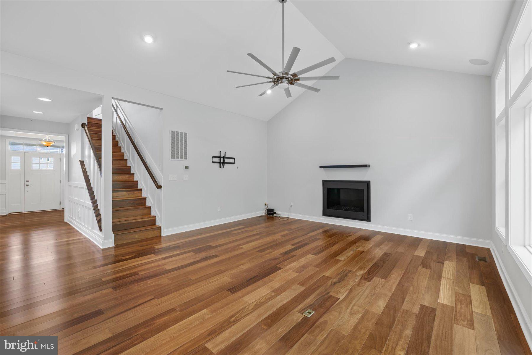 SADDLE RIDGE - Residential