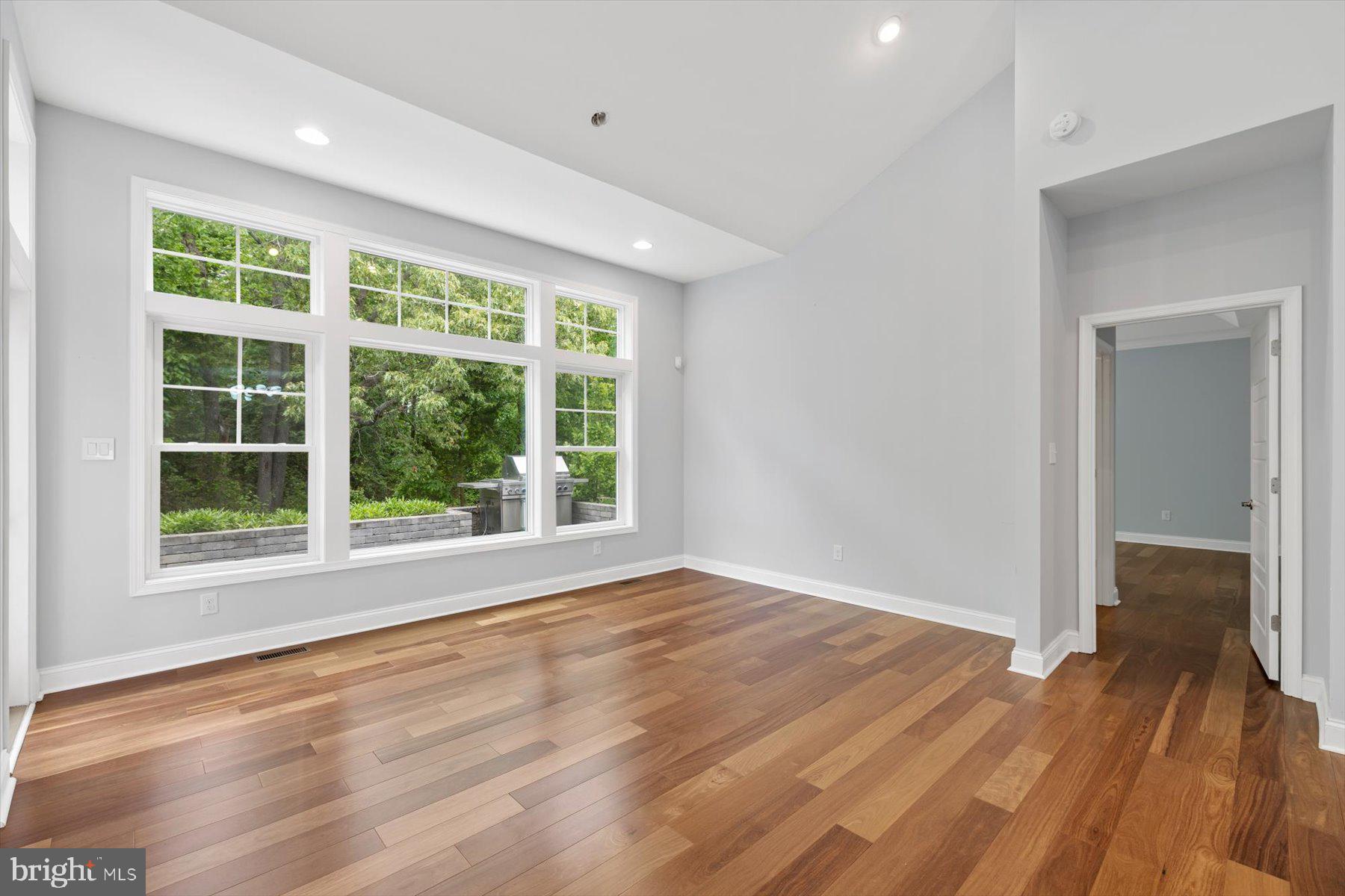 SADDLE RIDGE - Residential