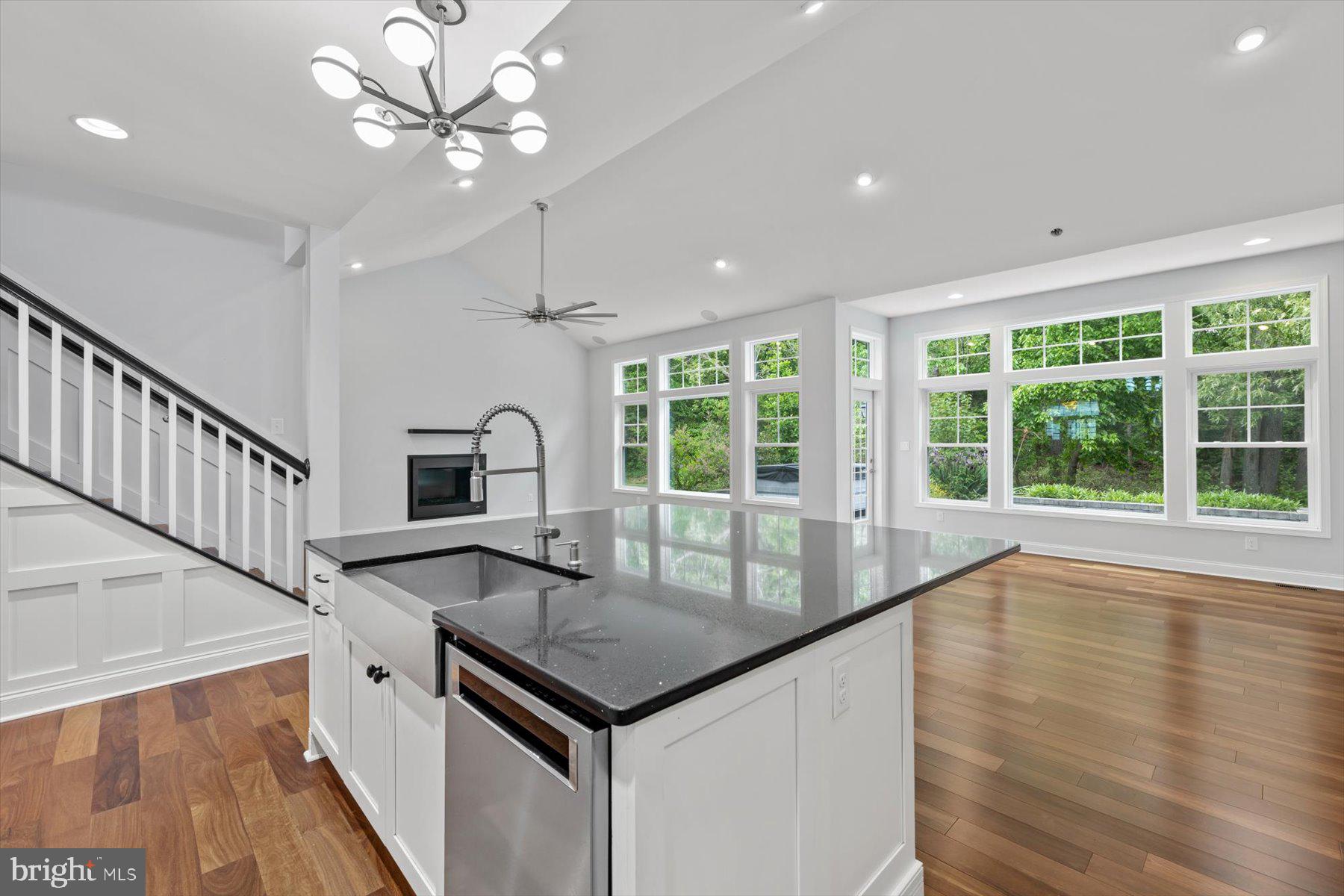 SADDLE RIDGE - Residential