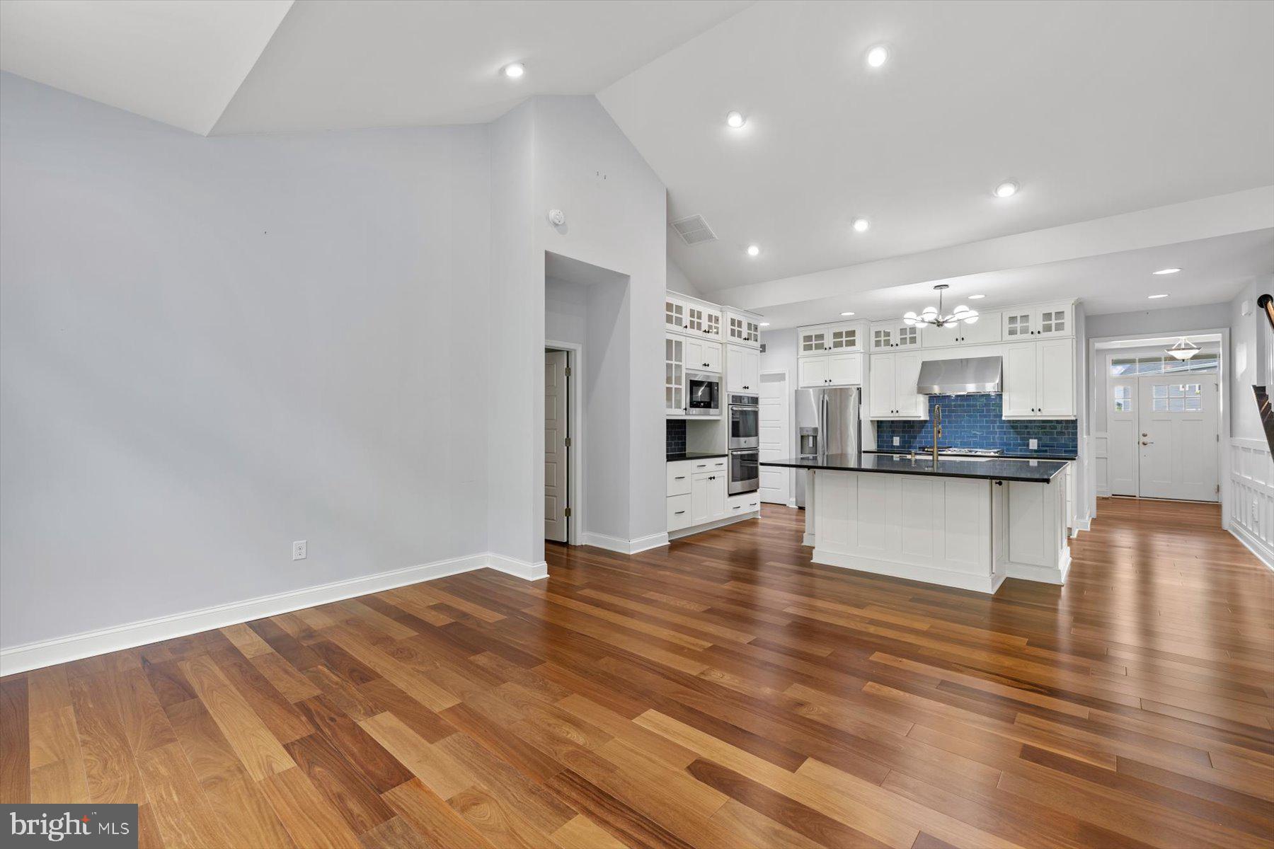 SADDLE RIDGE - Residential