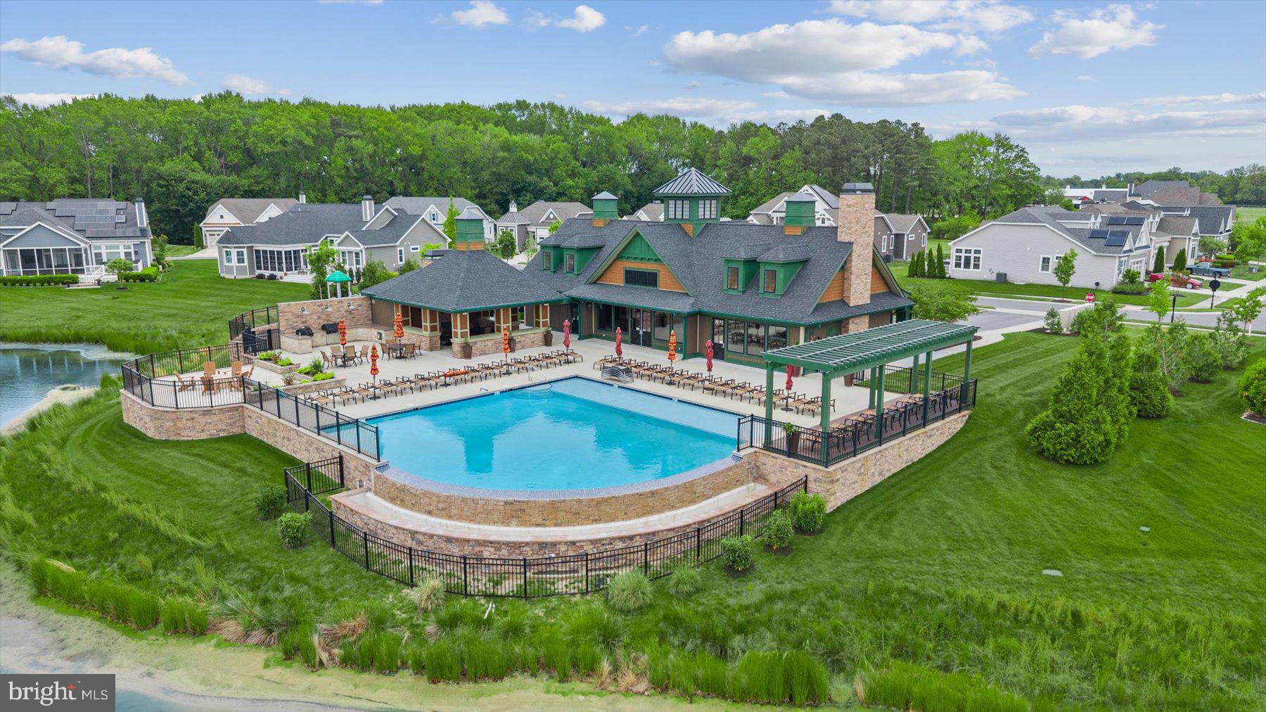 SADDLE RIDGE - Residential