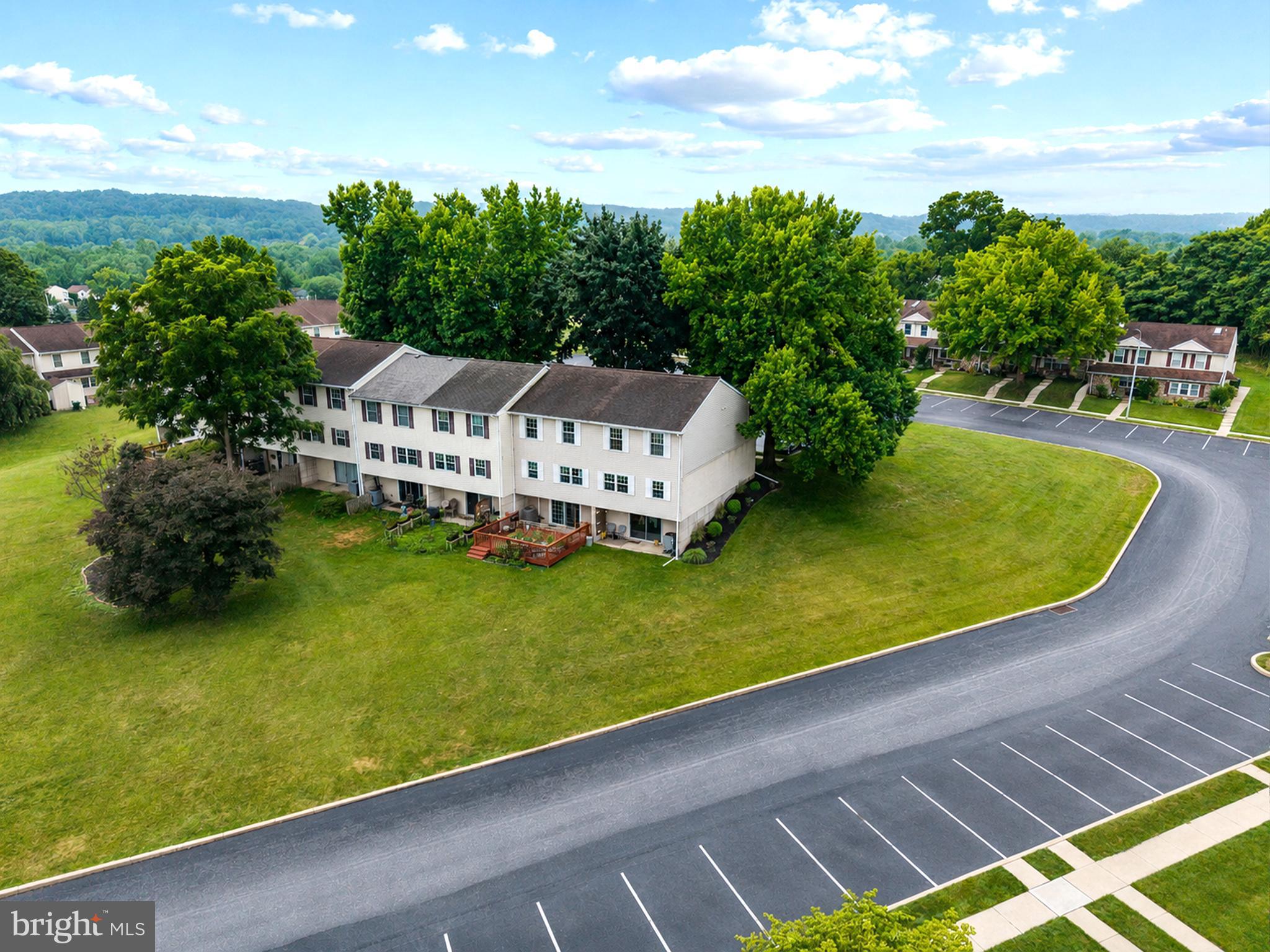 BEAVER RUN KNOLL - Residential