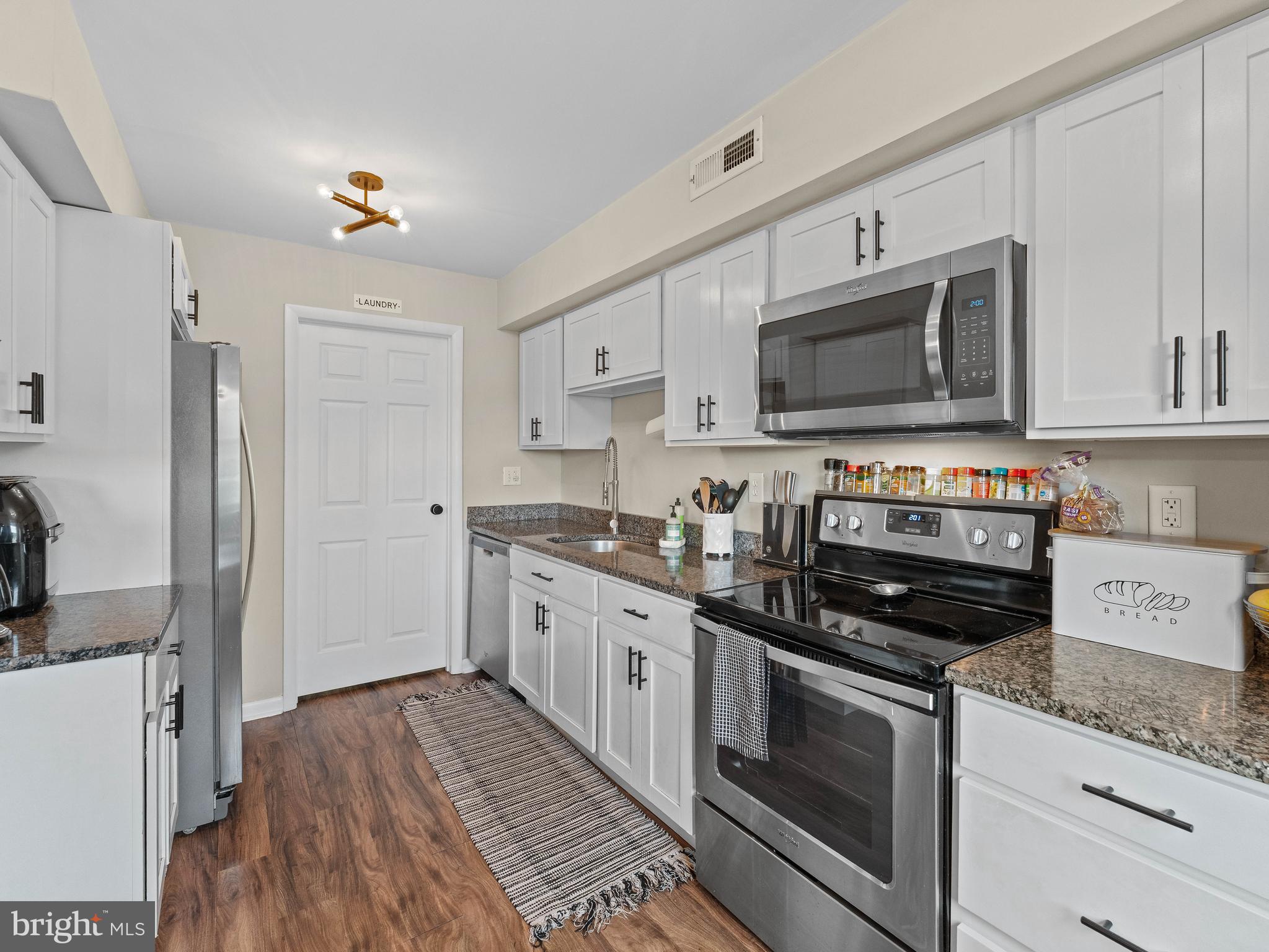 BEAVER RUN KNOLL - Residential