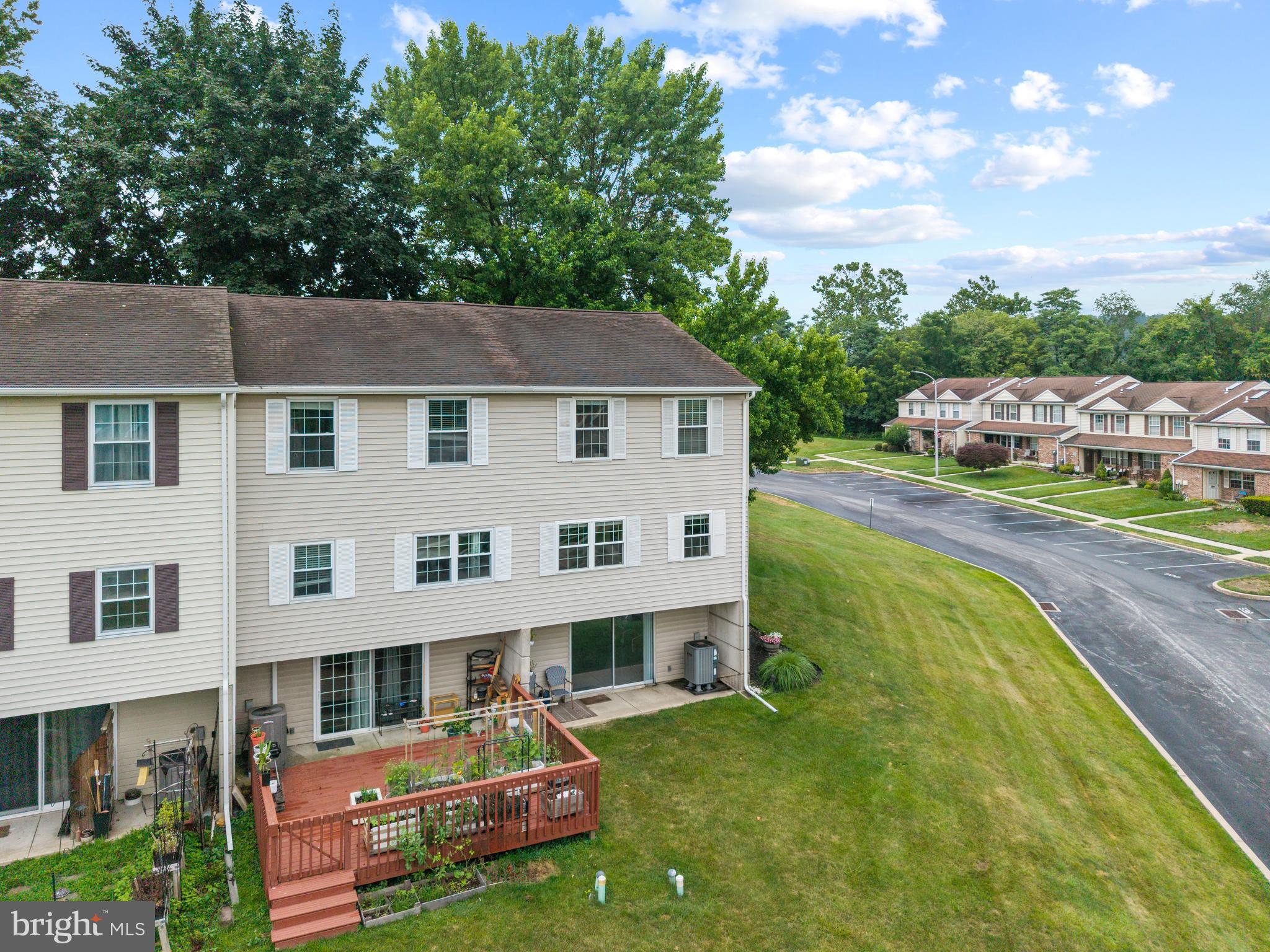 BEAVER RUN KNOLL - Residential