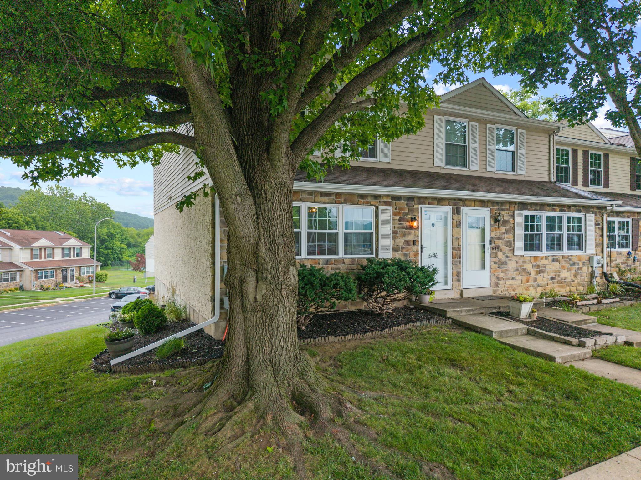 BEAVER RUN KNOLL - Residential