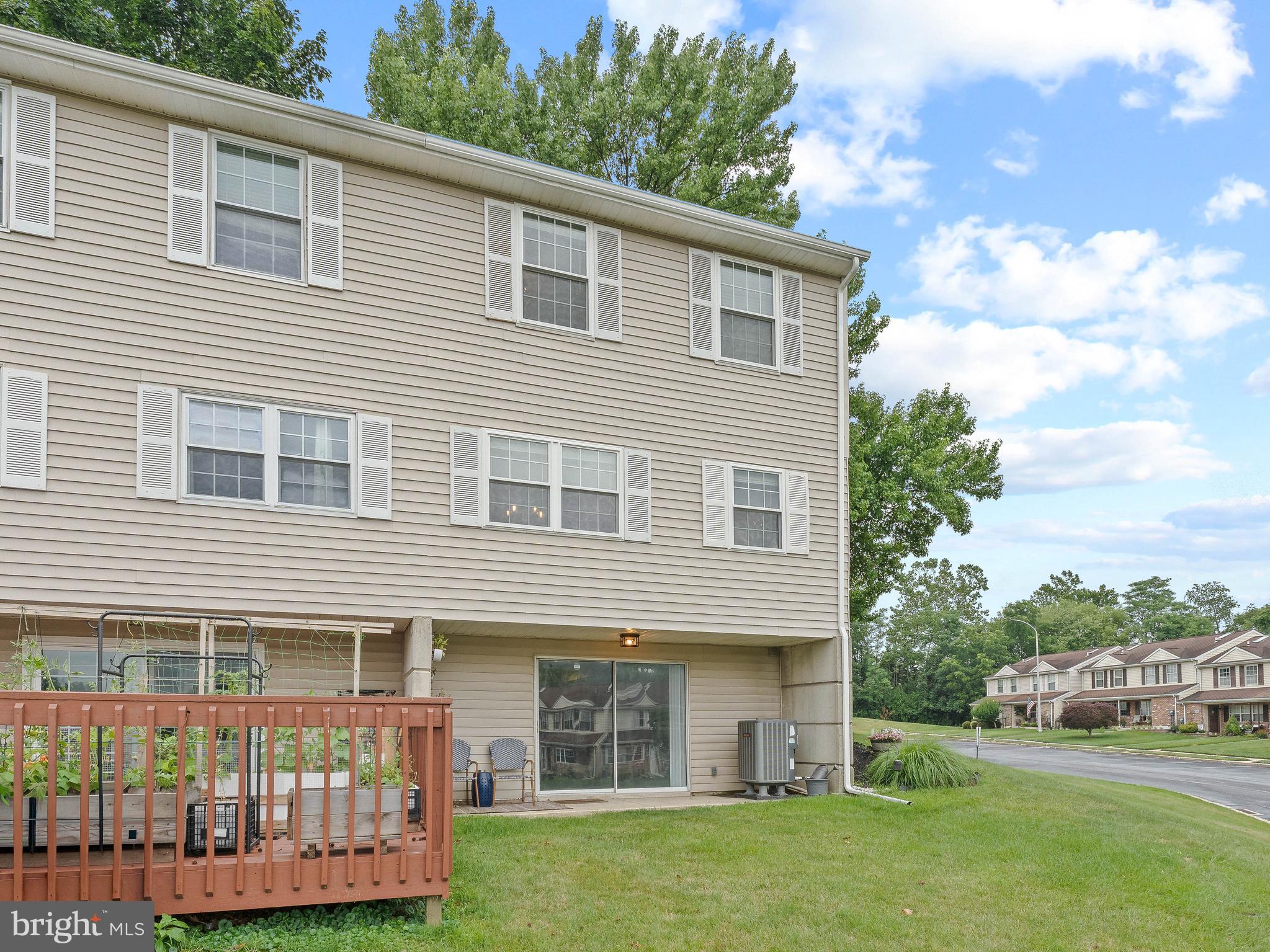 BEAVER RUN KNOLL - Residential