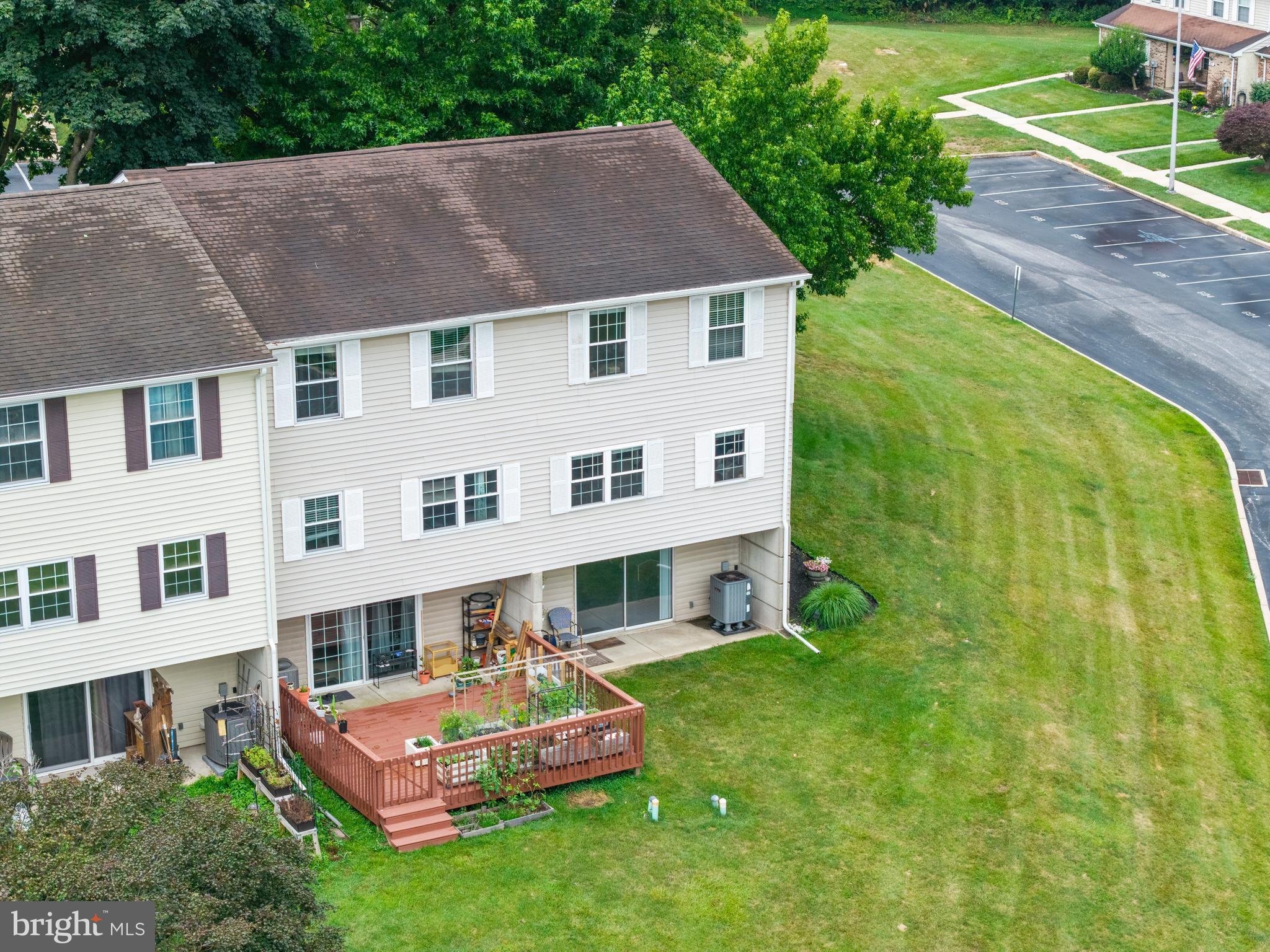 BEAVER RUN KNOLL - Residential