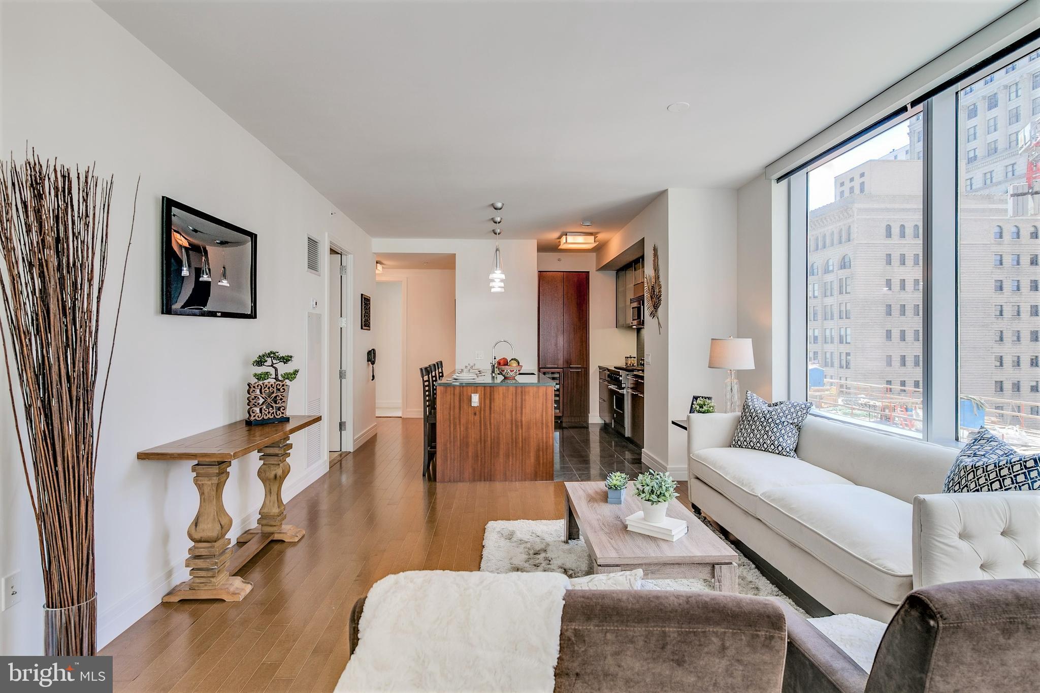 This deluxe two bedroom, two and a half bath residence is not to be missed. Perfectly situated in the Rittenhouse and Avenue of the Arts area, this deluxe residence is steps away from fine dining, one of a kind shopping, world-renowned cultural destinations, and exciting nightlife.