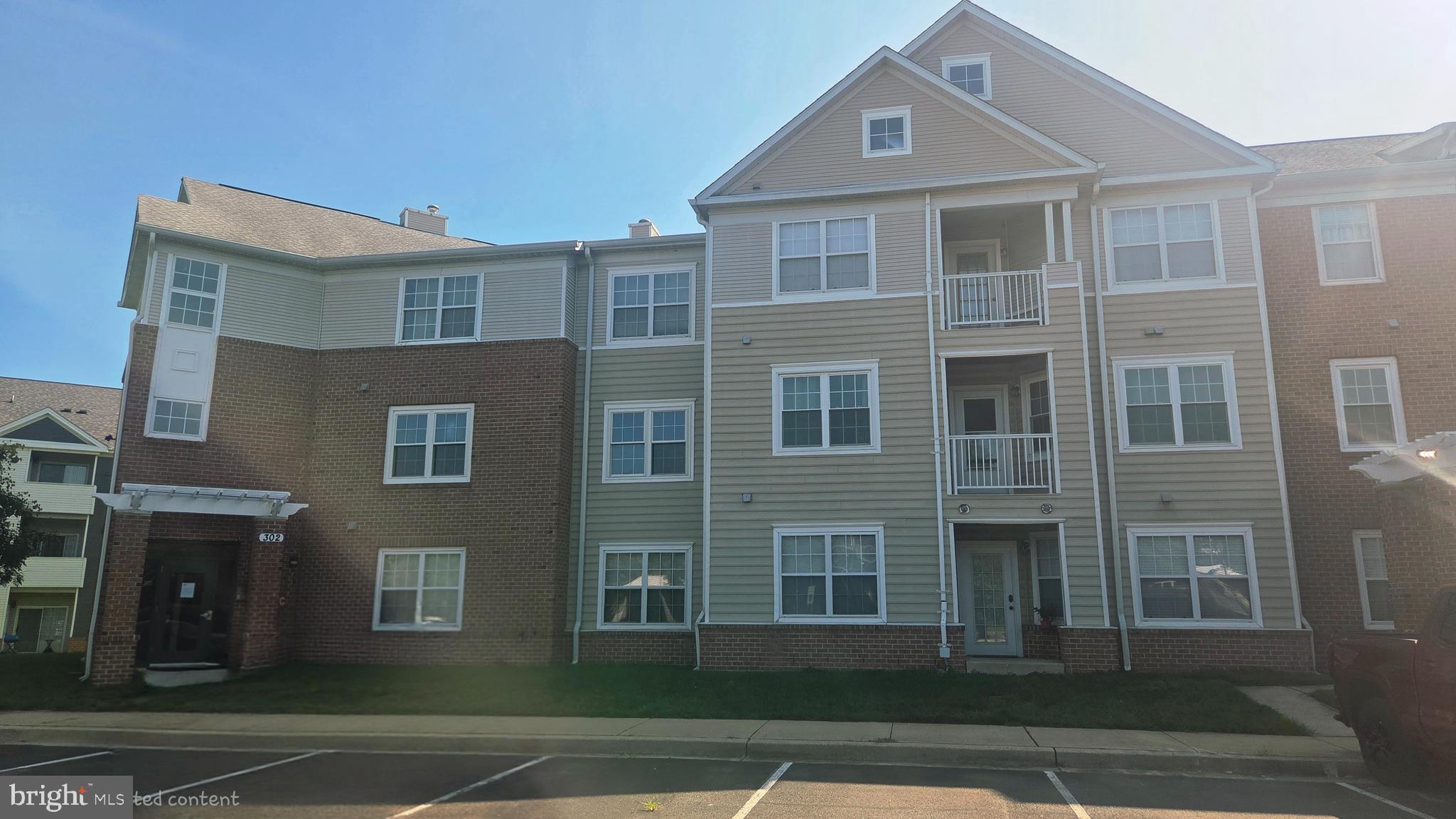 SAYBROOKE LANDING AT SEVEN OAKS CONDOMINIUM - Residential