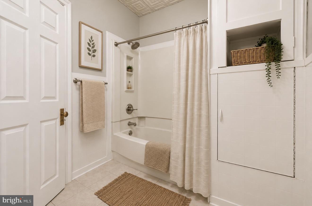 EAST FALLS - Residential