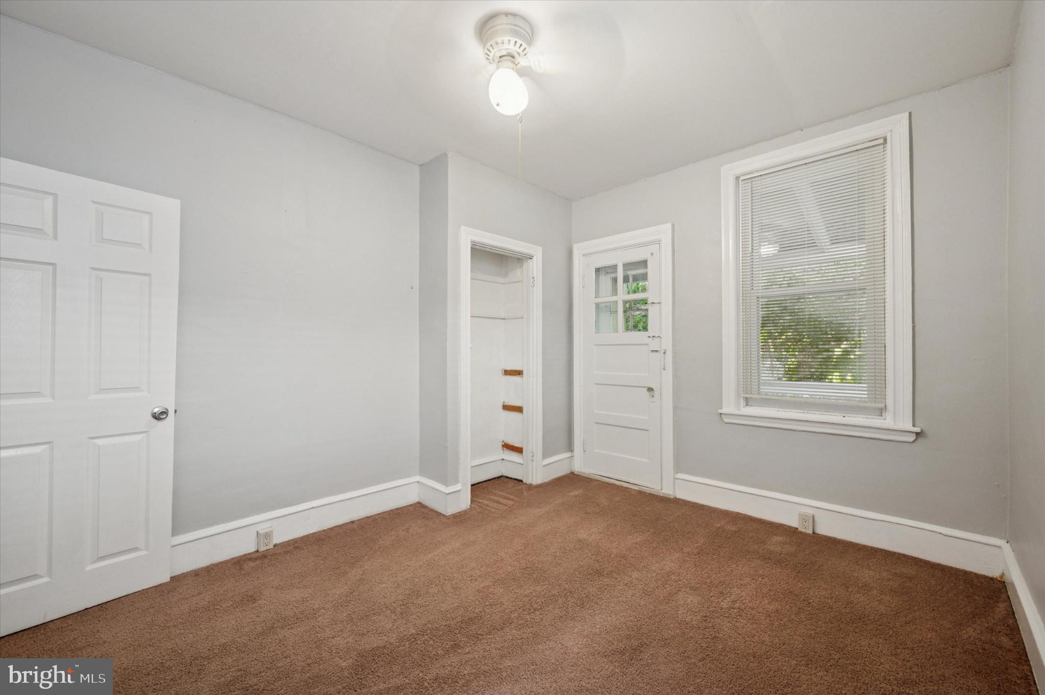 EAST FALLS - Residential