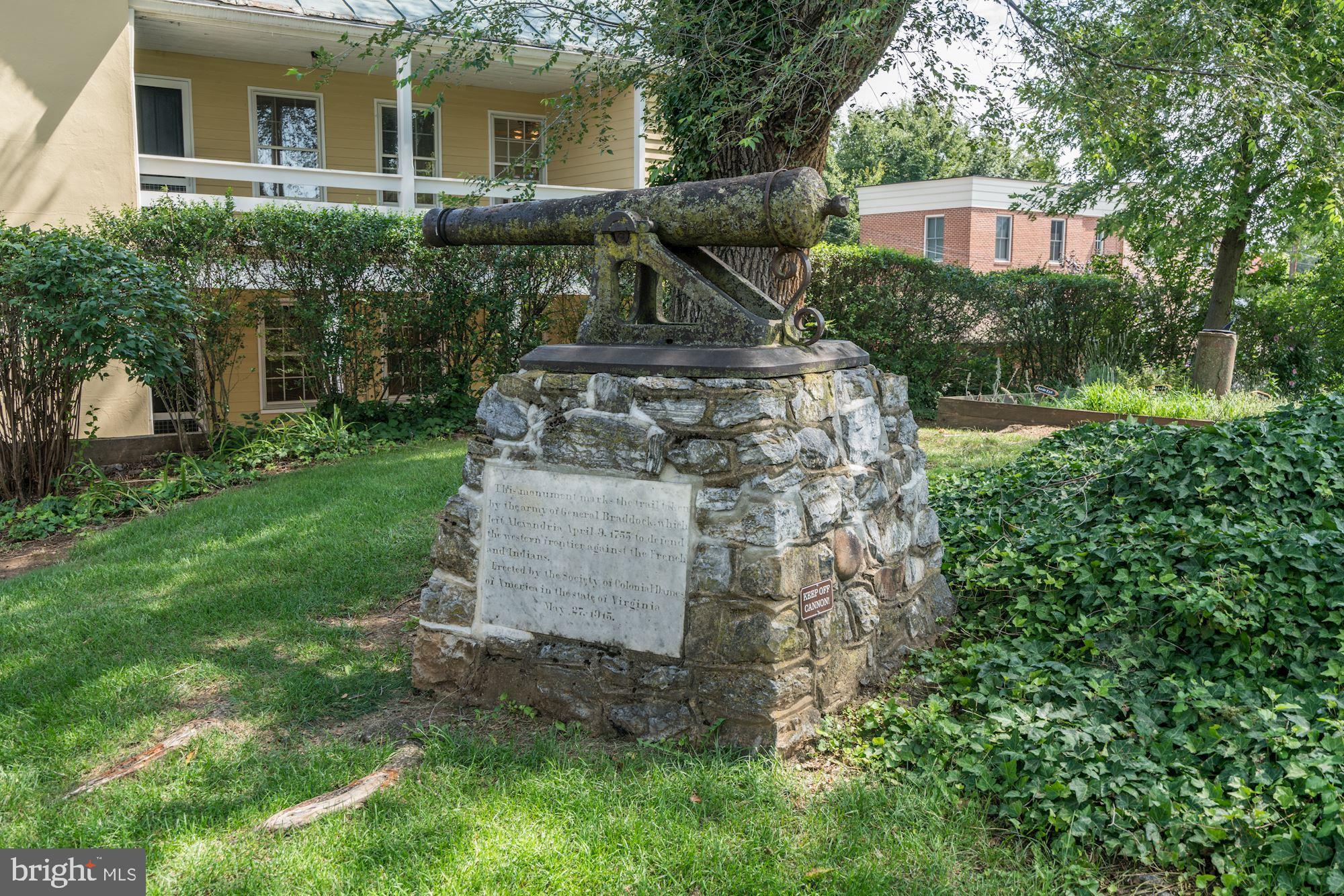 ABRAMS POINTE - Residential
