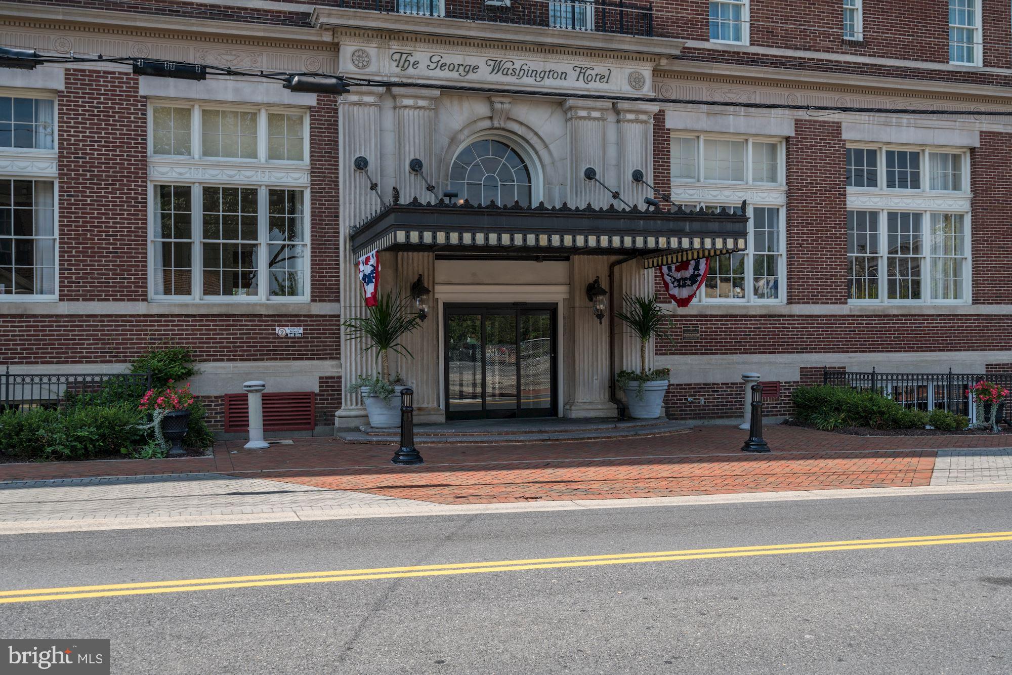 ABRAMS POINTE - Residential
