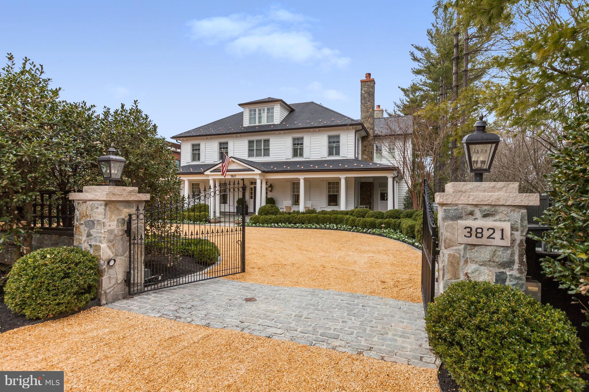 FOR COMP PURPOSES ONLY.  Absolute Perfection! High ceilings, gracious room sizes, huge backyard.  Top of the line construction!CONTACT JOANNE PINOVER WITH QUESTIONS.