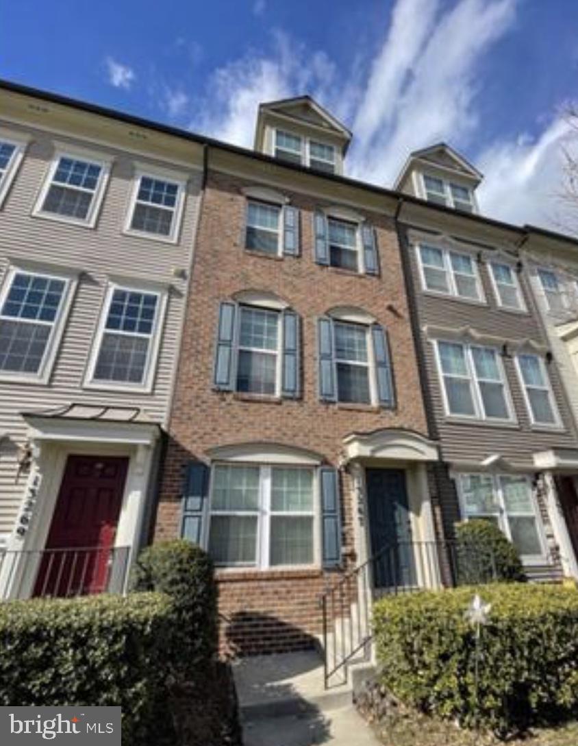 3 bed + 2.5 Ba + 1 Car Garage --- Located Gallery Park, this section Clarksburg is tucked away close to Clarksburg High School. Enter through s small foyer and drop your shoes and coat and head upstairs to the Living Room, Dining Room and eat in kitchen with small deck perfect for a grill, this MAIN level has a 1/2 bath on this level, go up to the next level and find 2 bedrooms and 2 full baths, and the W&D, then go up to the top level and you'll find the loft style 3rd bedroom, with office nook. This TH has as one car garage and feeds to 20871 schools. Close to Outlets, Shopping and dining.....